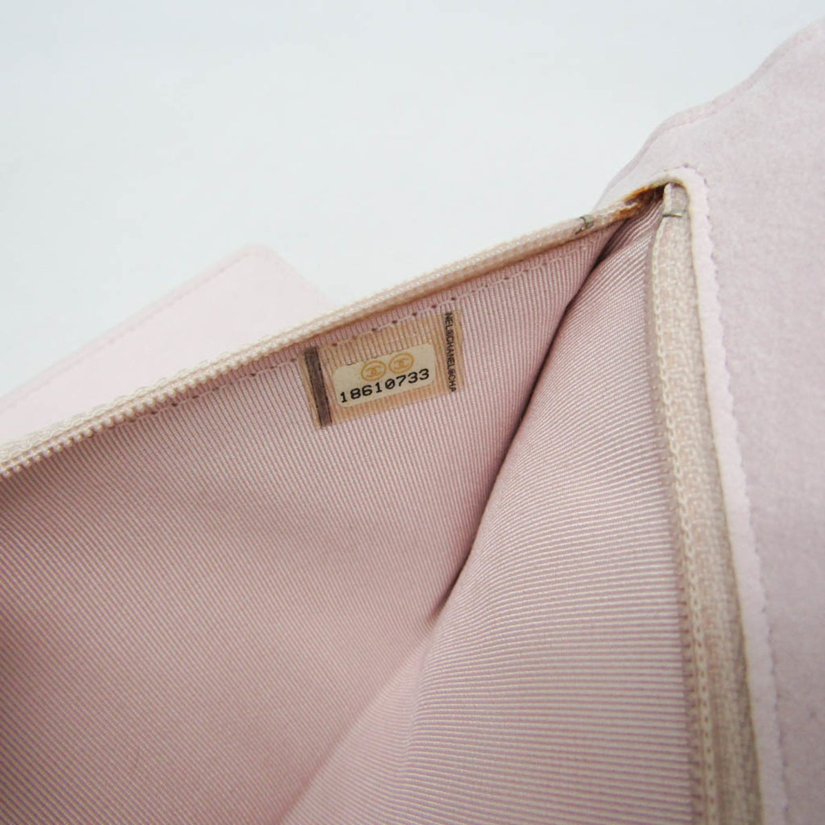 PRE-OWNED Chanel Matelassé · Jewelry Case · Lambskin