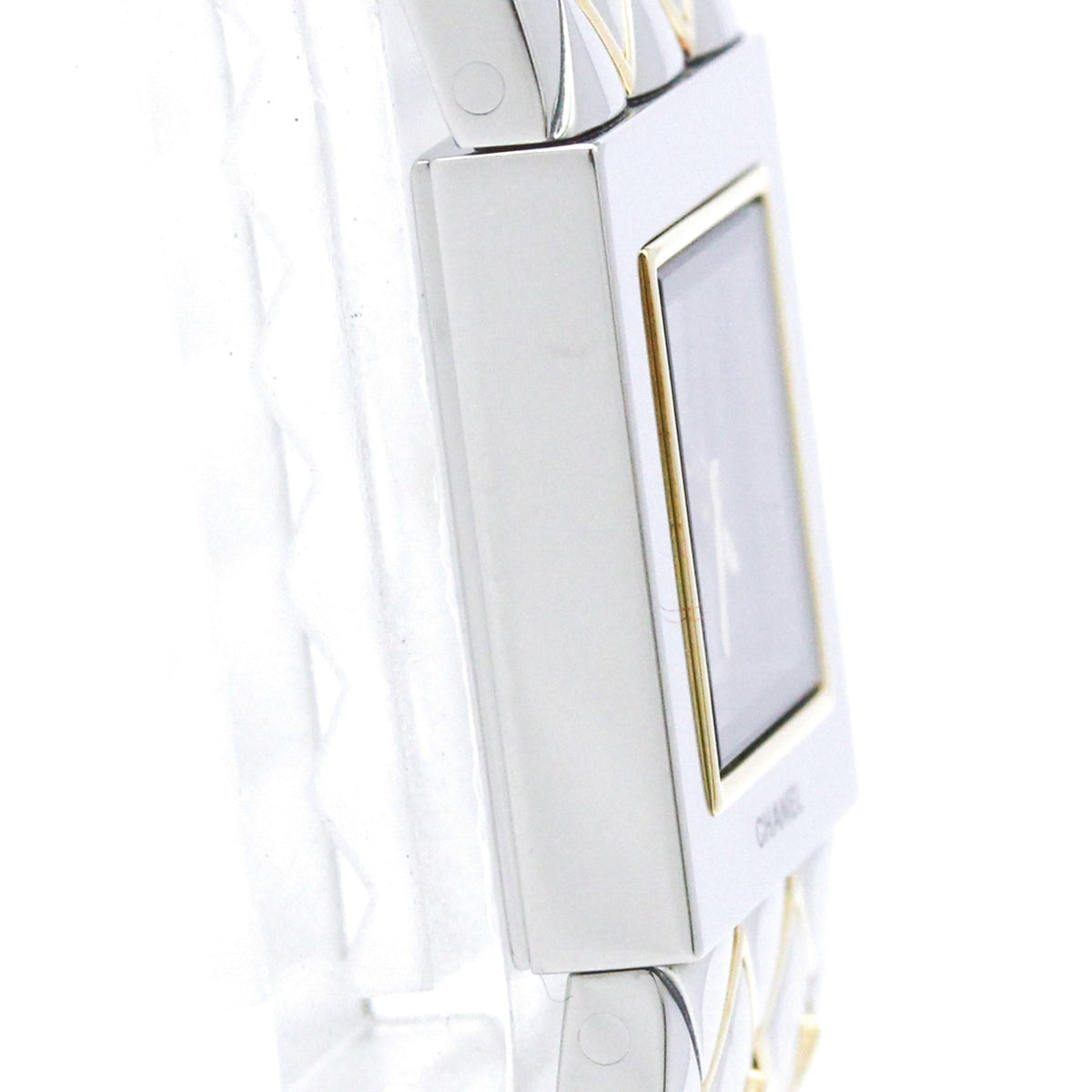 PRE-OWNED Chanel Matelasse · 18K Yellow Gold · Steel