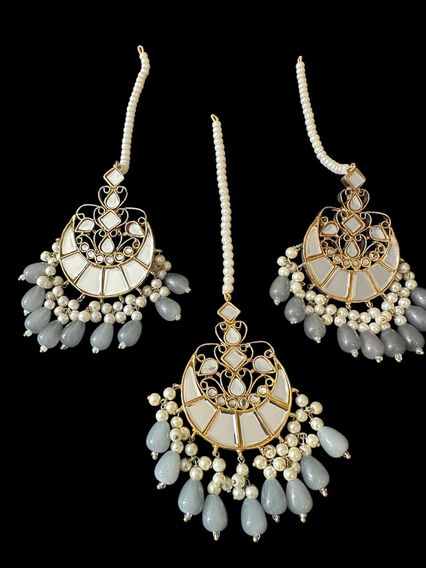 DJET76 Earrings tika in grey beads ( SHIPS IN 4 WEEKS )