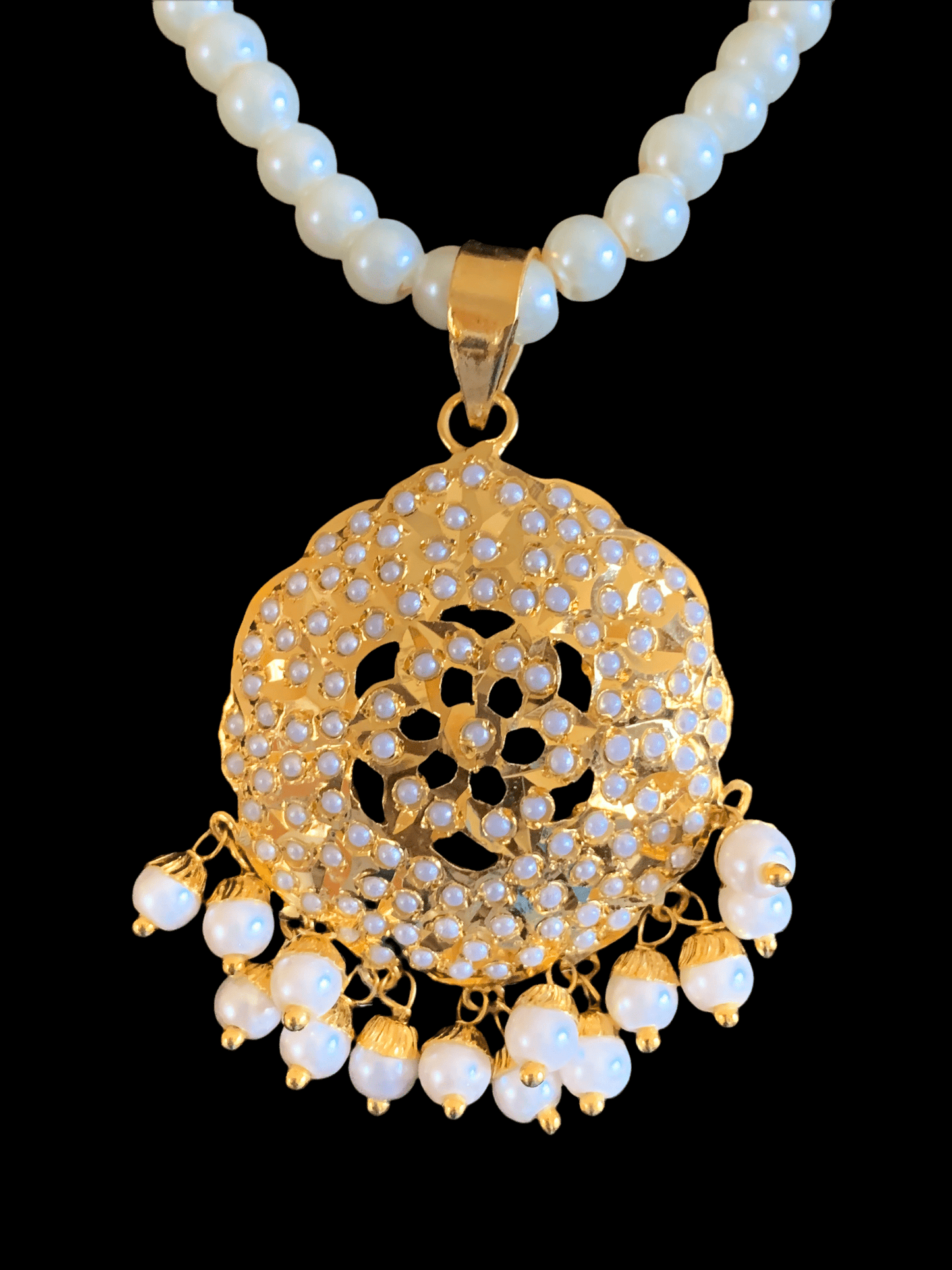 PS489 Naima pendant set in pearls ( READY TO SHIP )