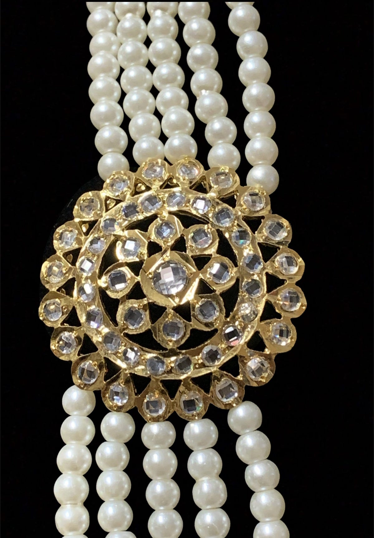 NS229 Brooch necklace in shell pearls ( READY TO SHIP )