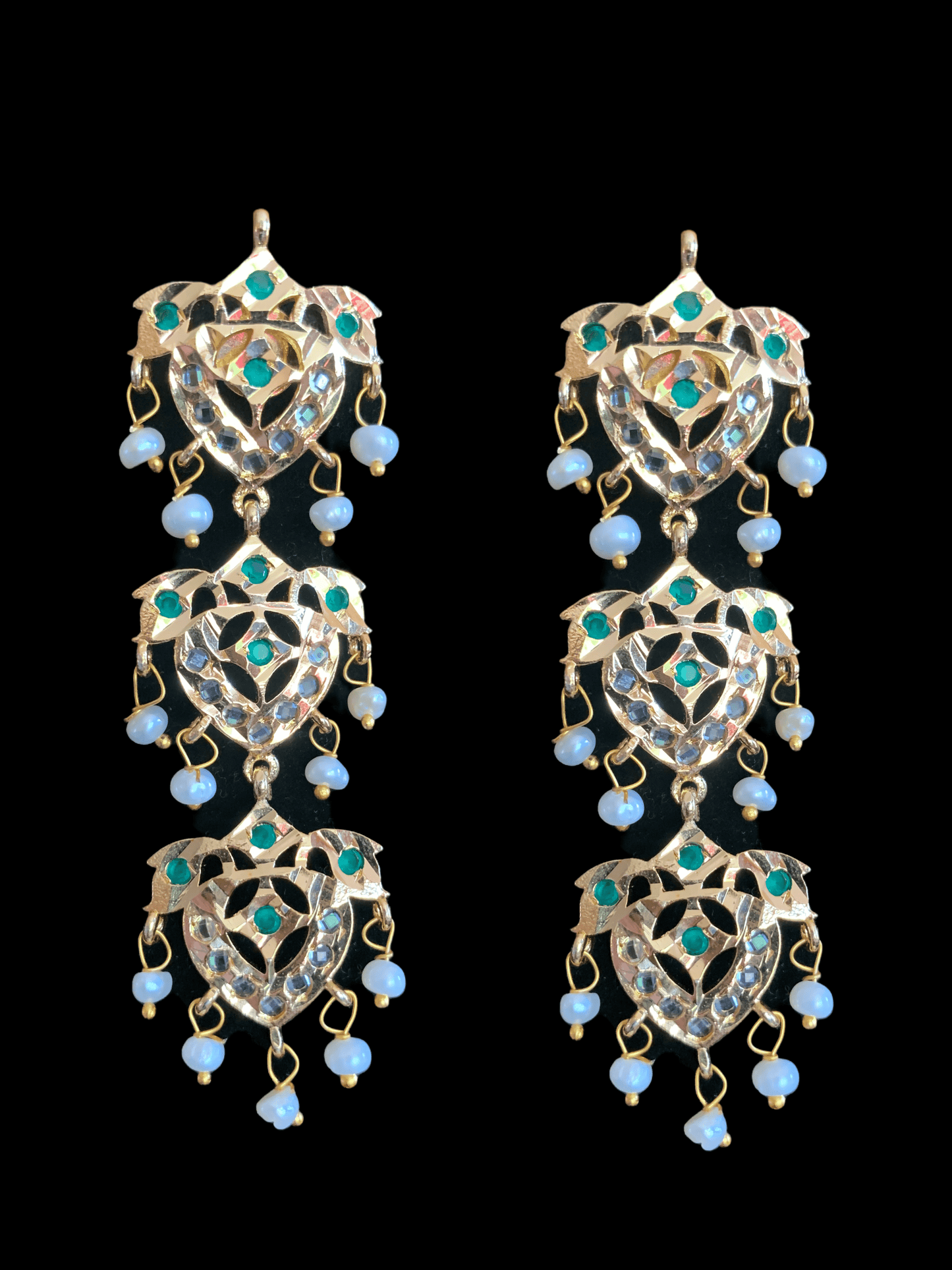 SAT9 Talia satlada in fresh water pearls - green (READY TO SHIP)