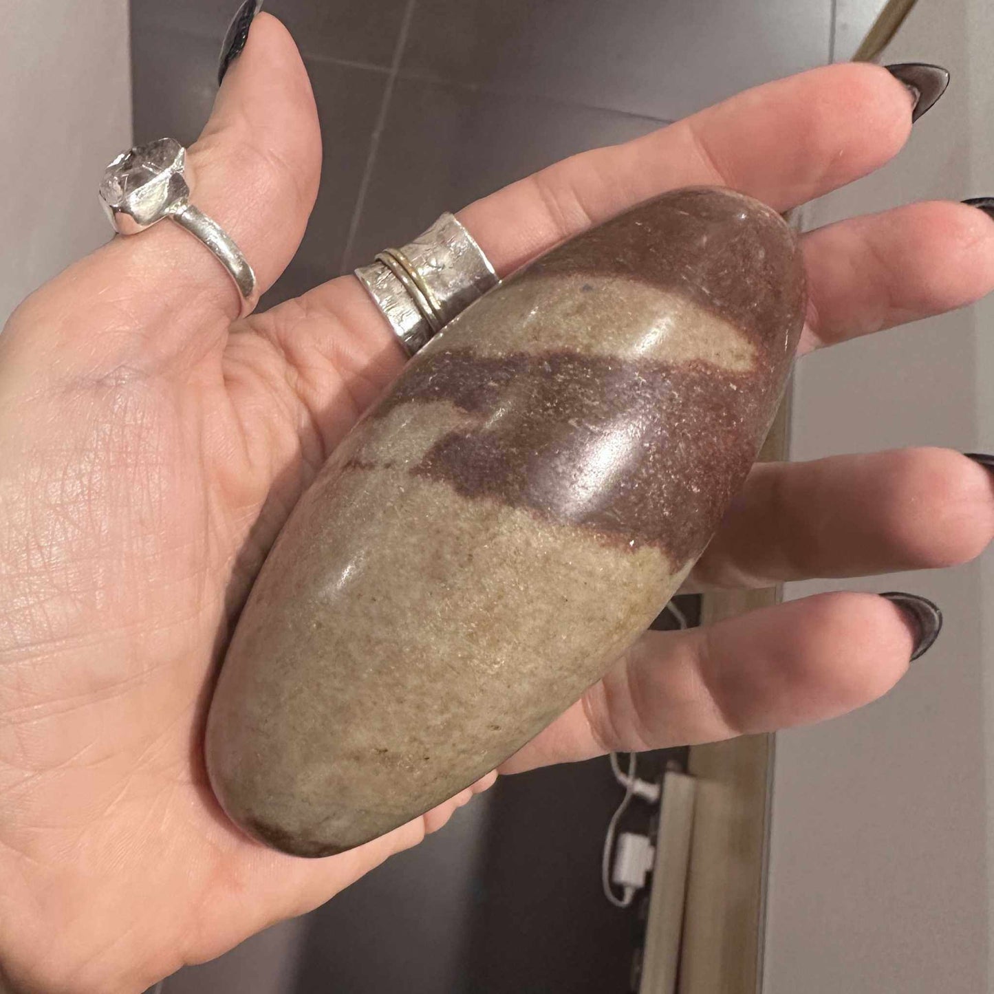 Shiva Lingam - 2 Tone Natural (4")