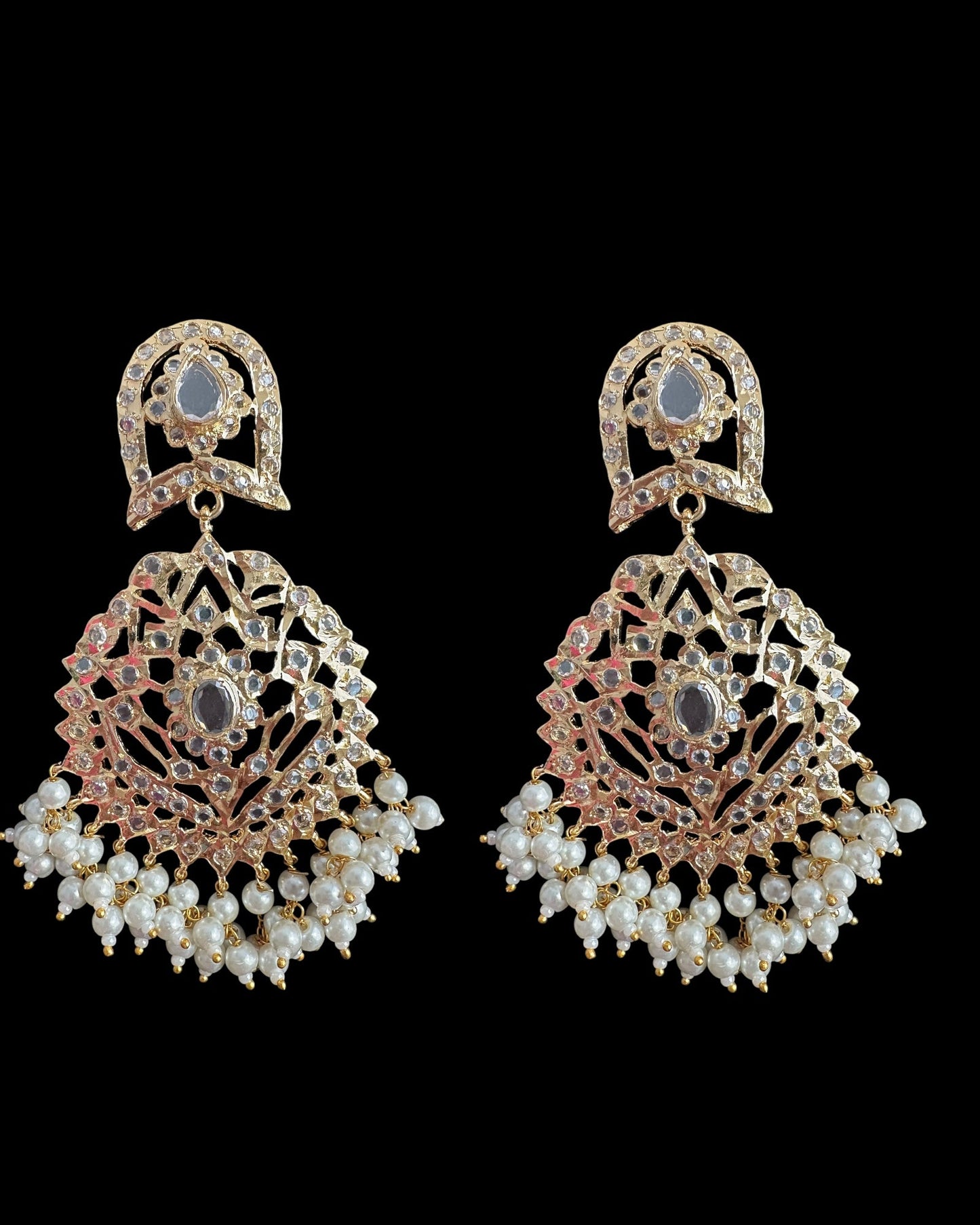 DER744  Jiera gold plated  earrings in pearls  (  READY TO SHIP )