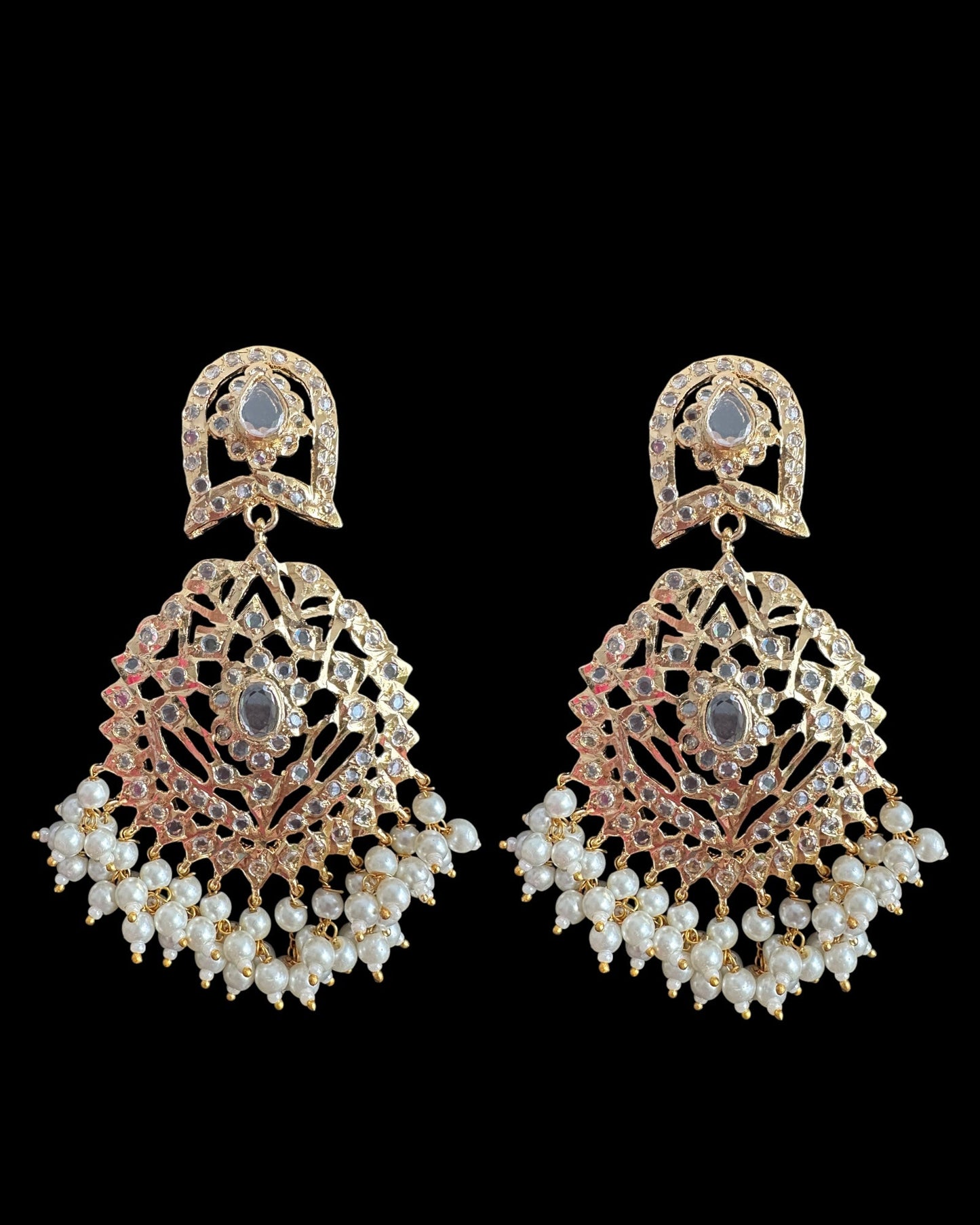 DER744  Jiera gold plated  earrings in pearls  (  READY TO SHIP )