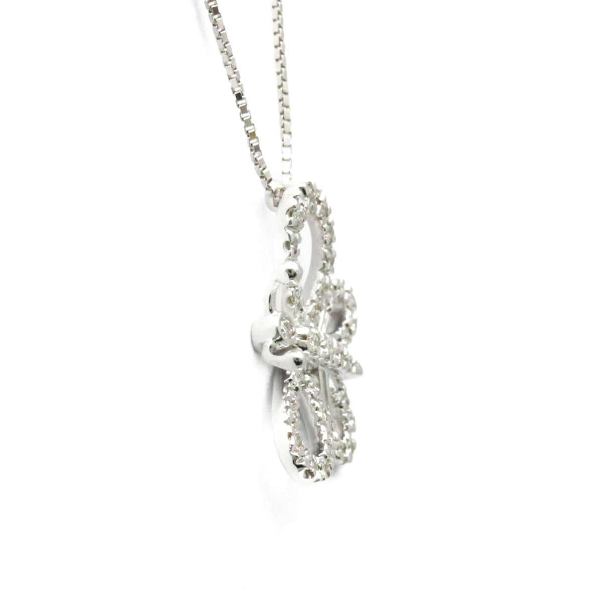 PRE-OWNED Gucci Butterfly · 18K White Gold · Diamond