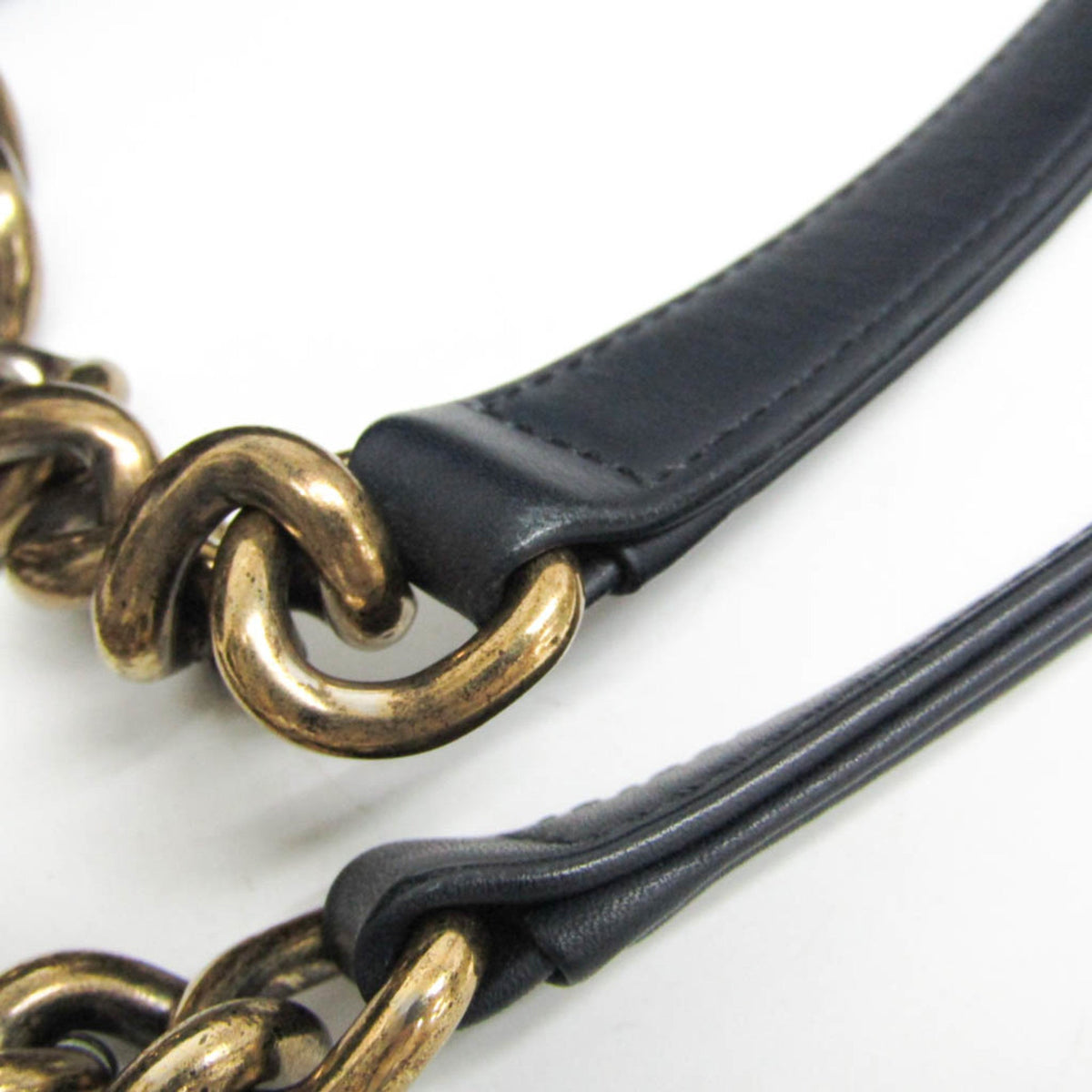 PRE-OWNED Chanel Matelasse Chain · Grained Calfskin