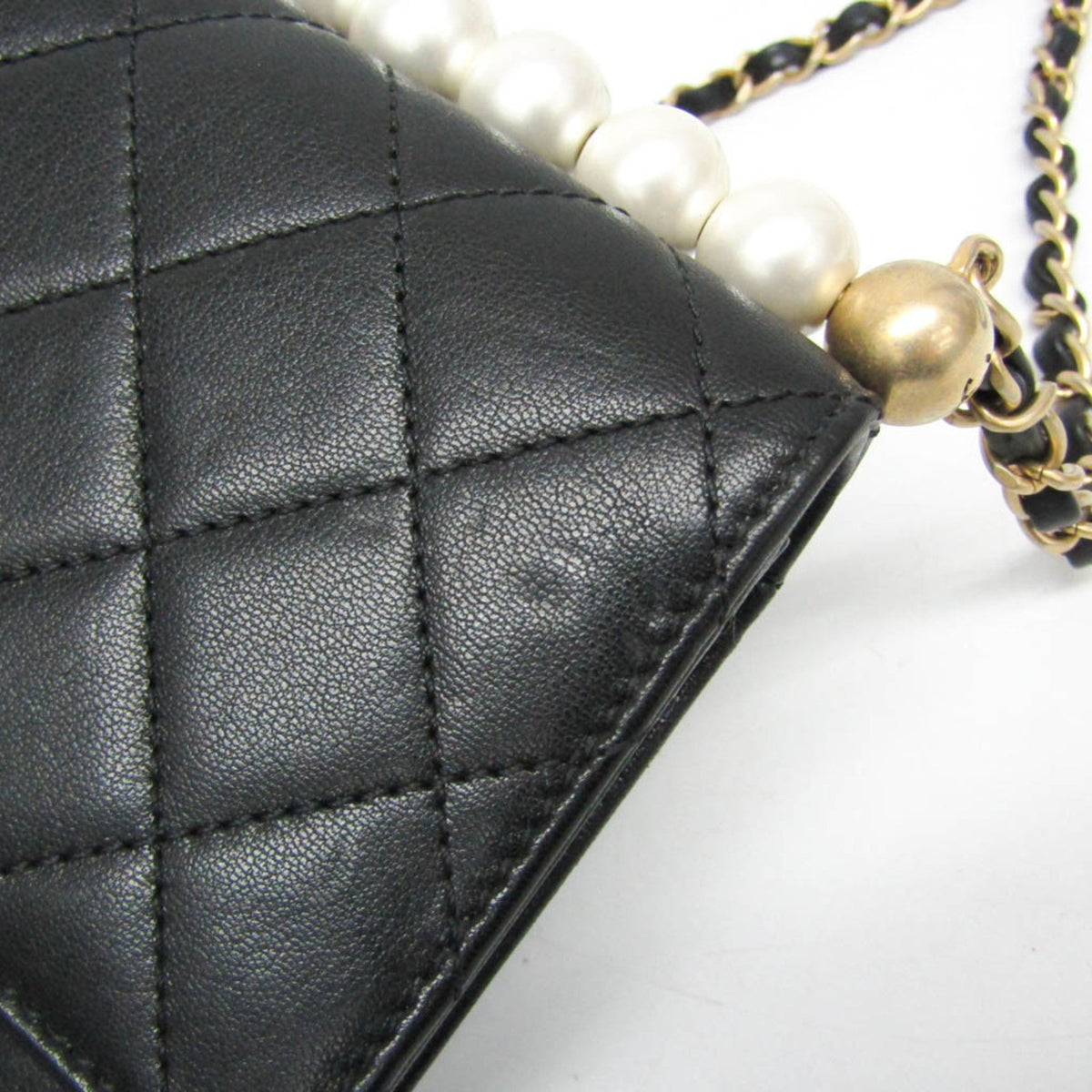 PRE-OWNED Chanel Matelassé · Lambskin · Pearl Chain