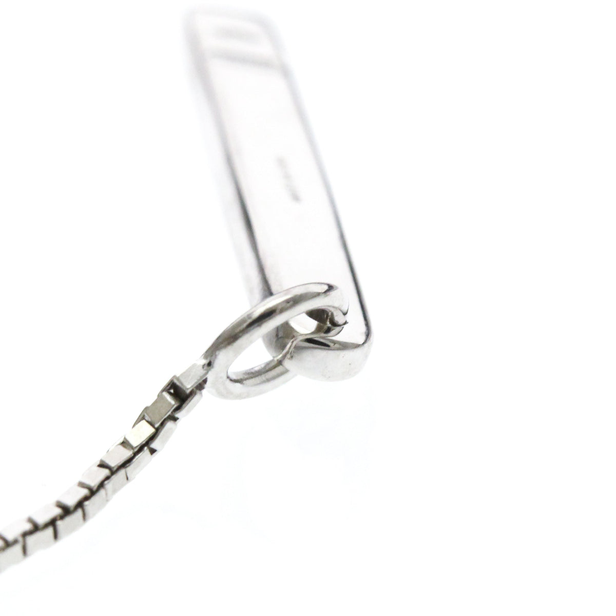 PRE-OWNED Gucci Lariat · 18K White Gold