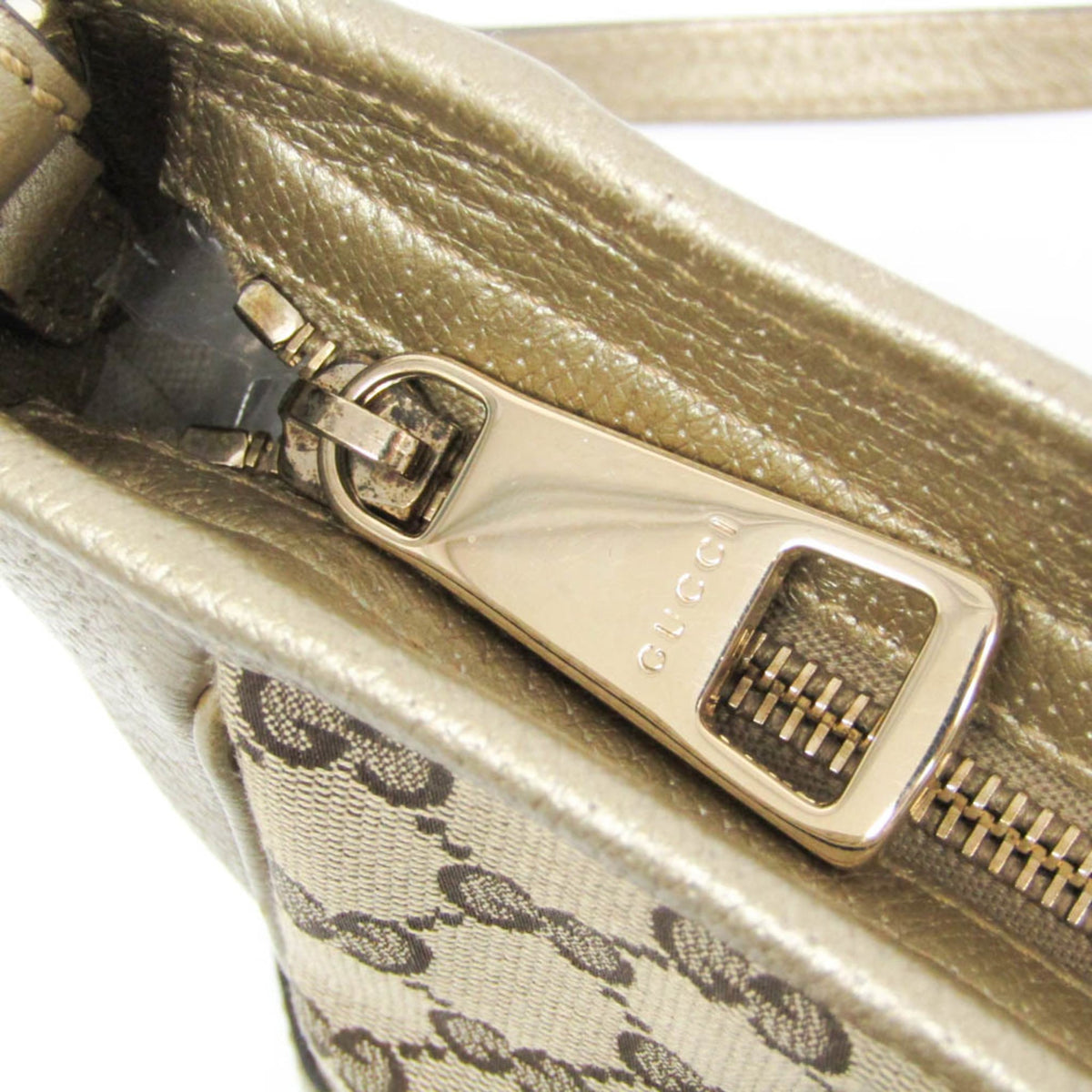 PRE-OWNED Gucci Bree · GG Canvas