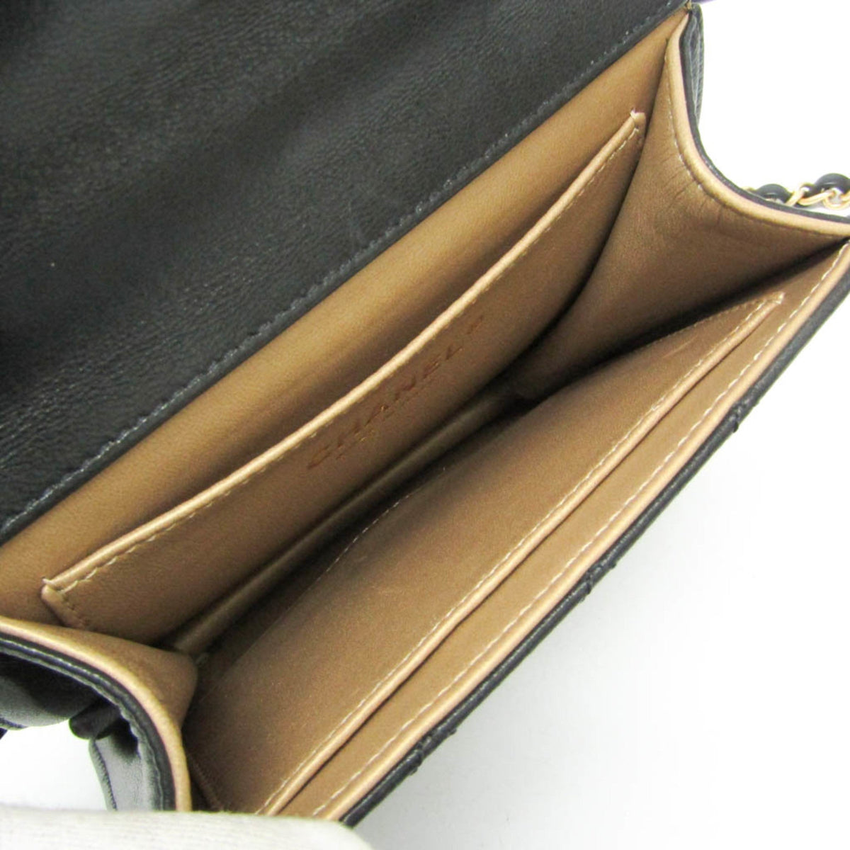 PRE-OWNED Chanel Matelassé · Lambskin · Pearl Chain