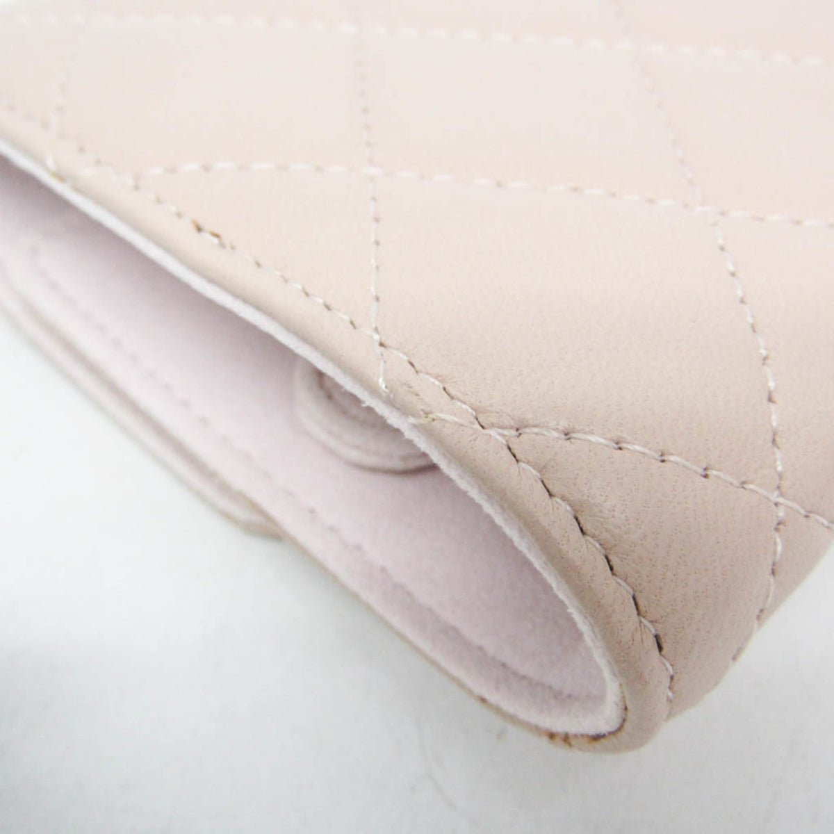 PRE-OWNED Chanel Matelassé · Jewelry Case · Lambskin
