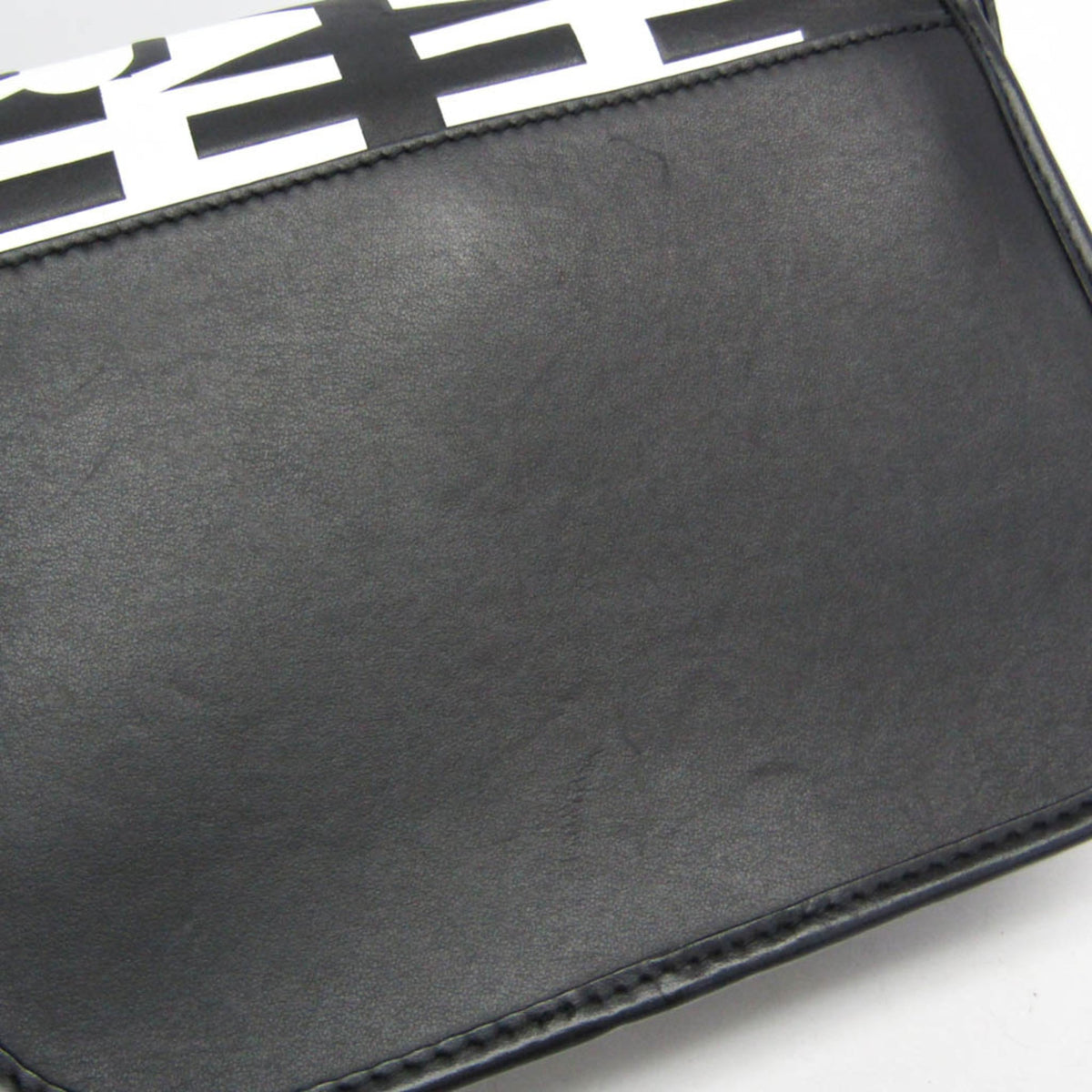 PRE-OWNED Burberry Universal Passport · Leather