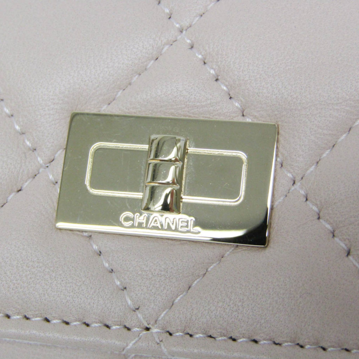 PRE-OWNED Chanel Matelassé · Jewelry Case · Lambskin