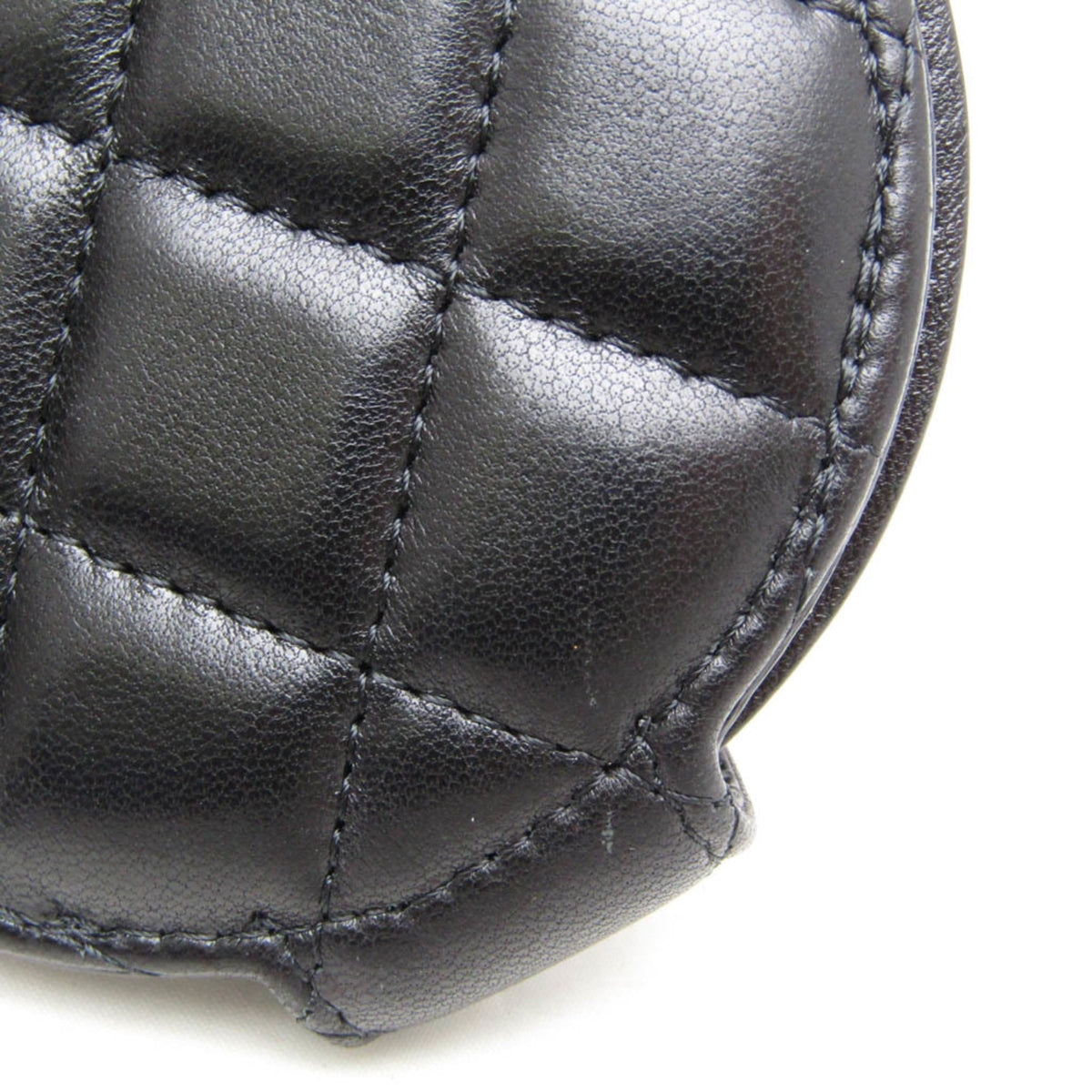 PRE-OWNED Chanel Matelasse · Lambskin Charm