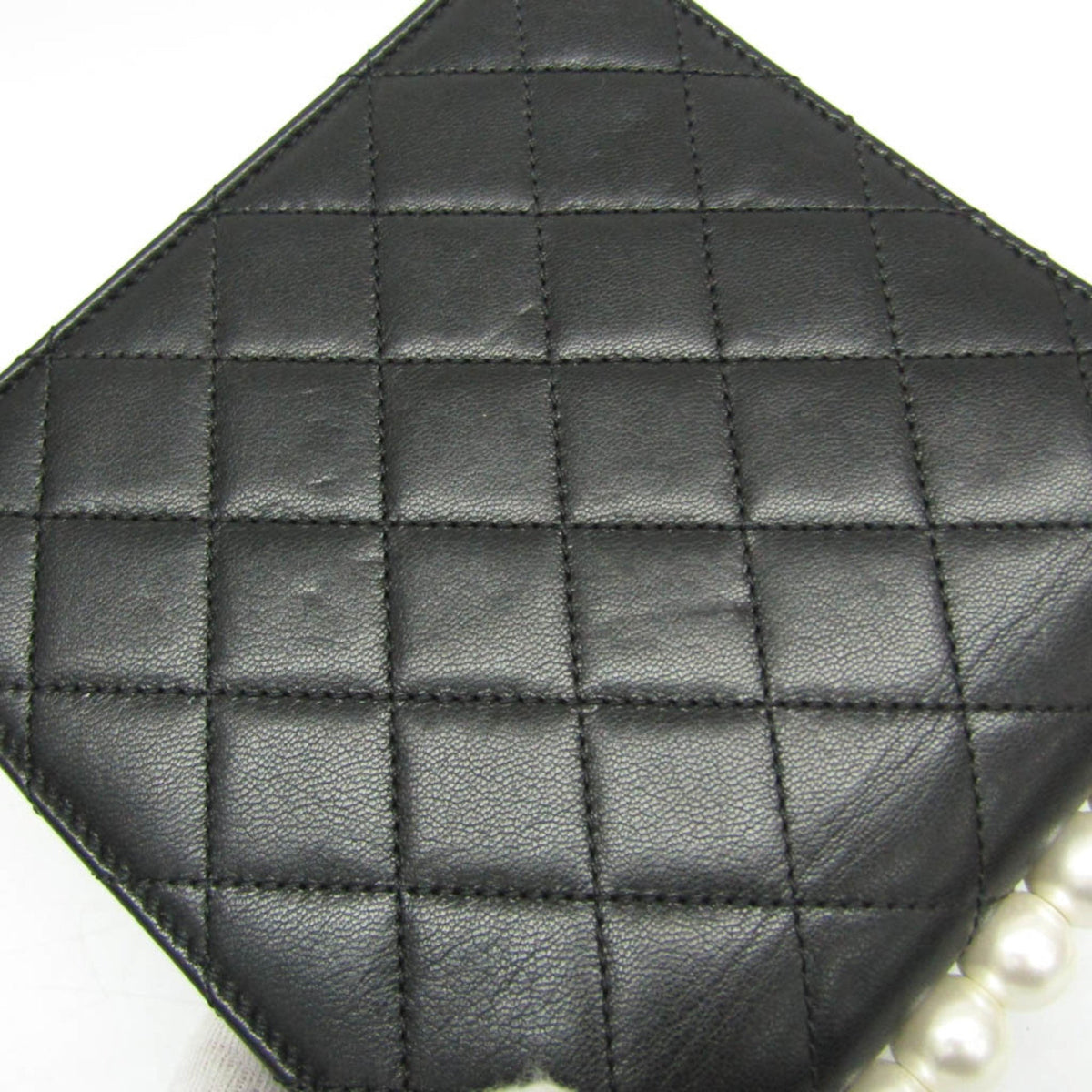 PRE-OWNED Chanel Matelassé · Lambskin · Pearl Chain