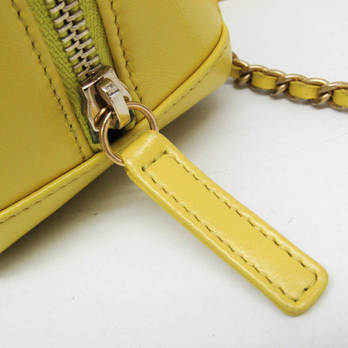 PRE-OWNED Chanel Chevron V-Stitch · Lamb Leather