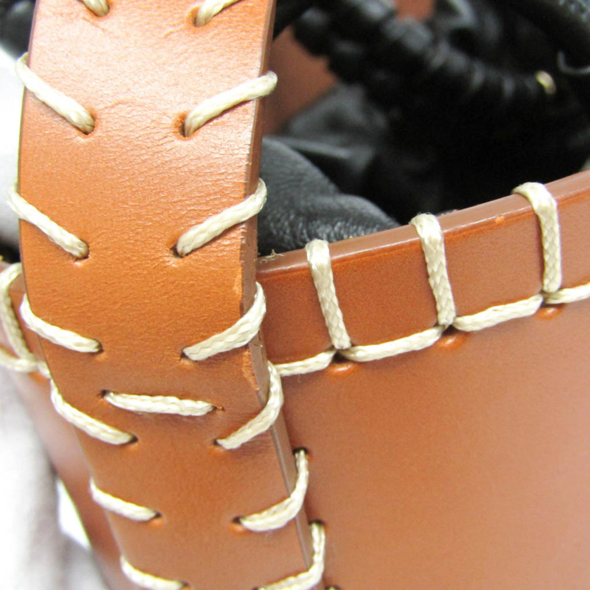 PRE-OWNED Chloé Loela · Small Bucket