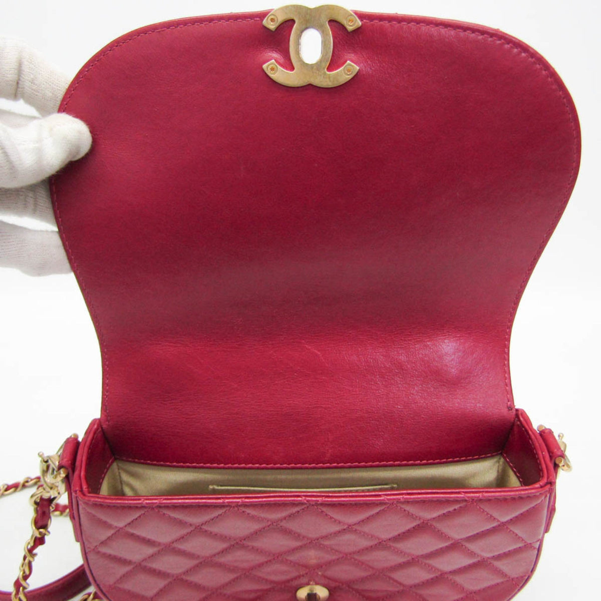 PRE-OWNED Chanel Matelasse · Lambskin