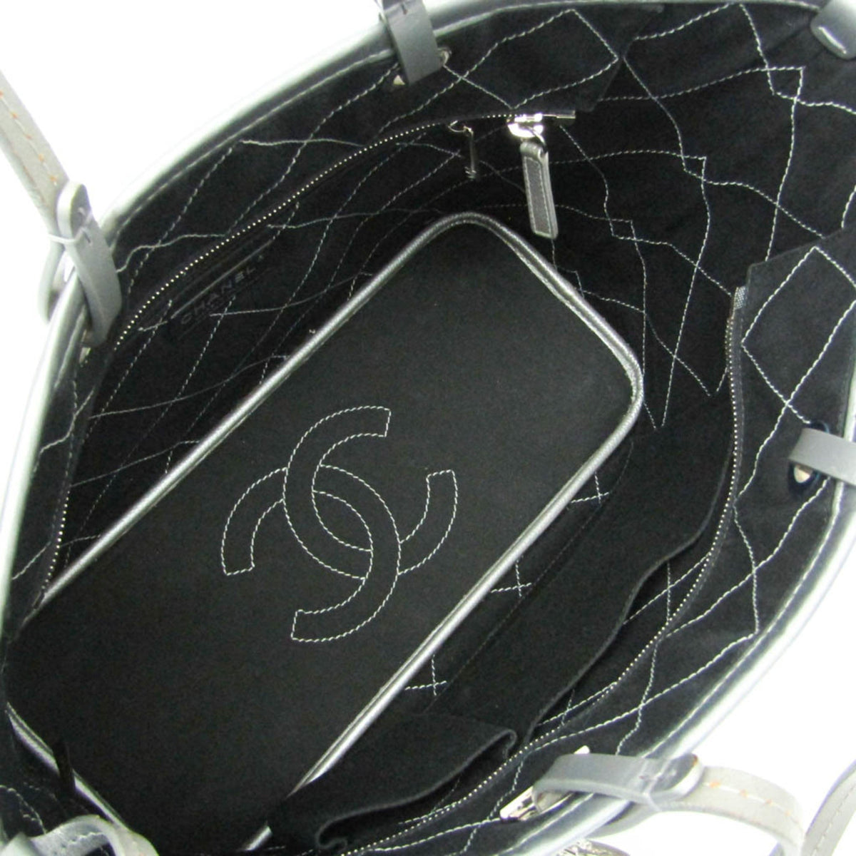 PRE-OWNED Chanel On the Road · Grained Calfskin