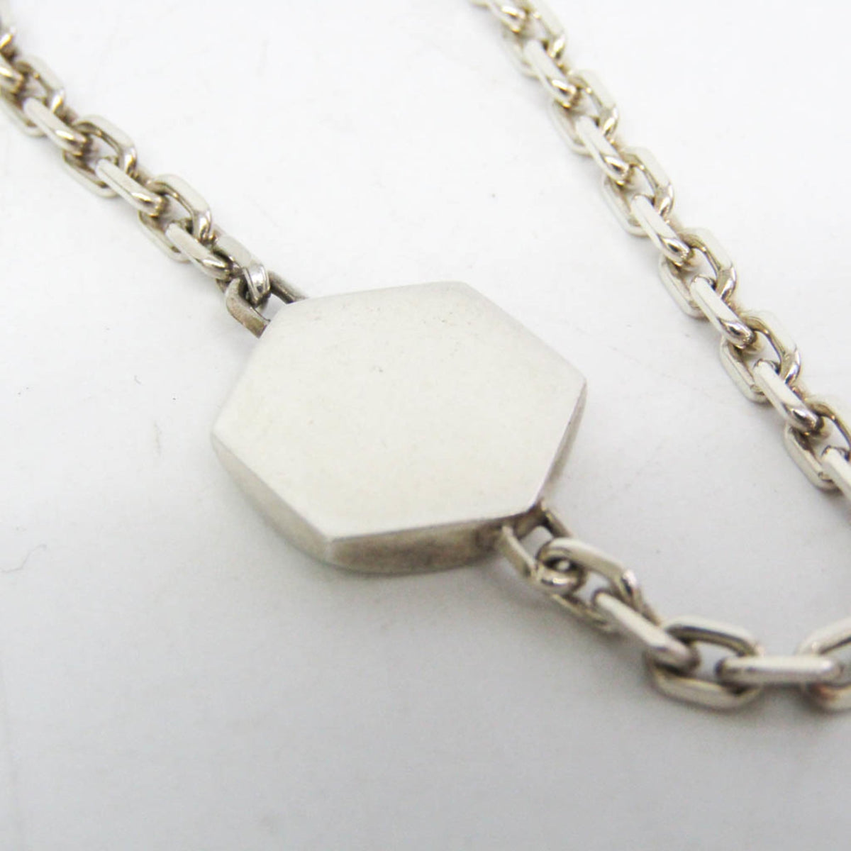 PRE-OWNED Gucci Hexagon · Sterling Silver