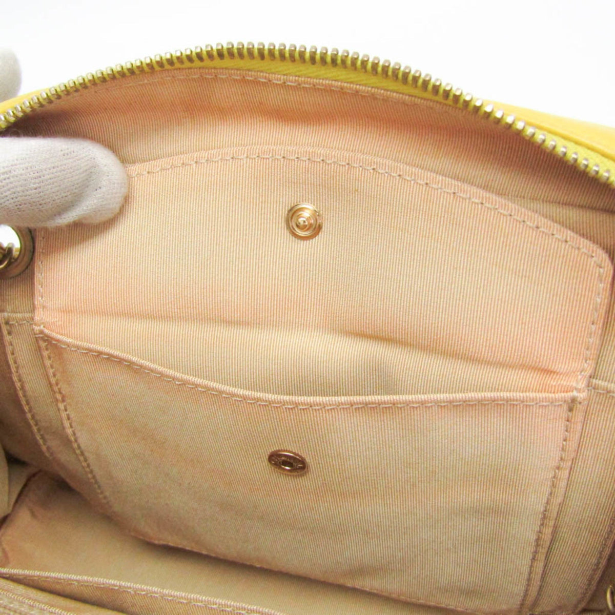 PRE-OWNED Chanel Chevron V-Stitch · Lamb Leather