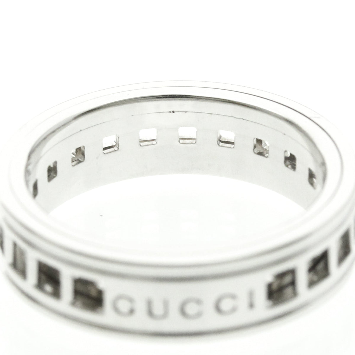 PRE-OWNED Gucci Scroll · 18K White Gold Size 6