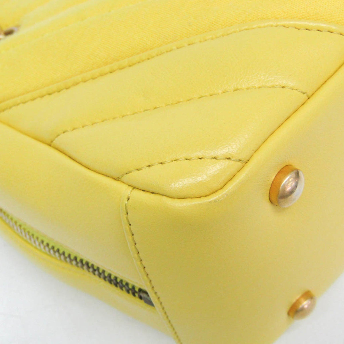 PRE-OWNED Chanel Chevron V-Stitch · Lamb Leather