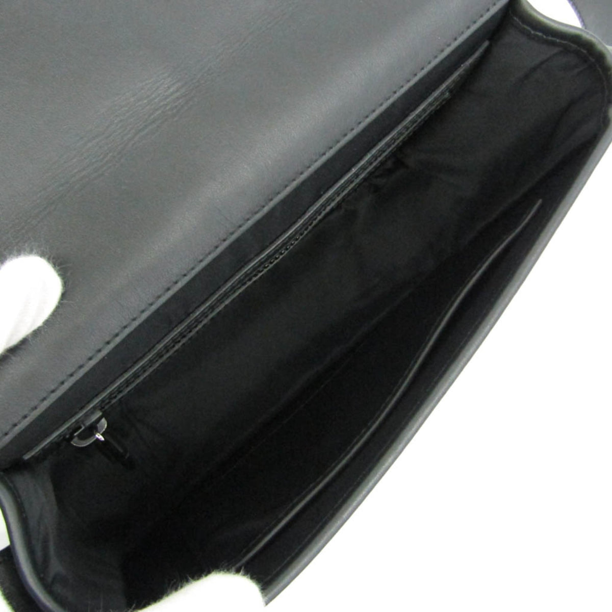 PRE-OWNED Burberry Universal Passport · Leather