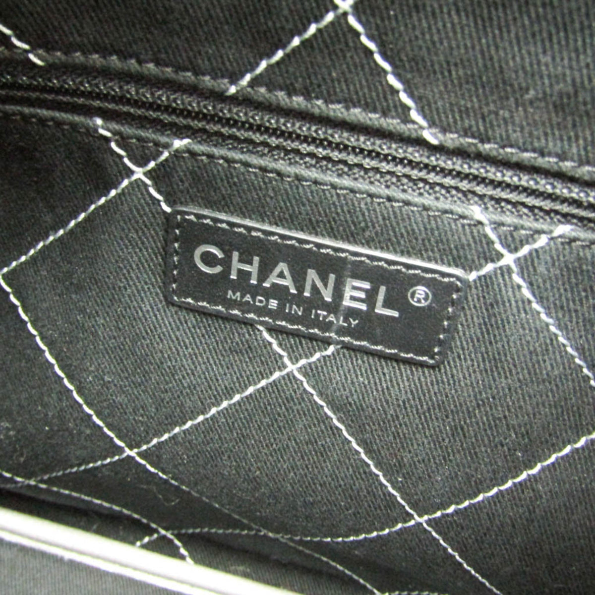 PRE-OWNED Chanel On the Road · Grained Calfskin