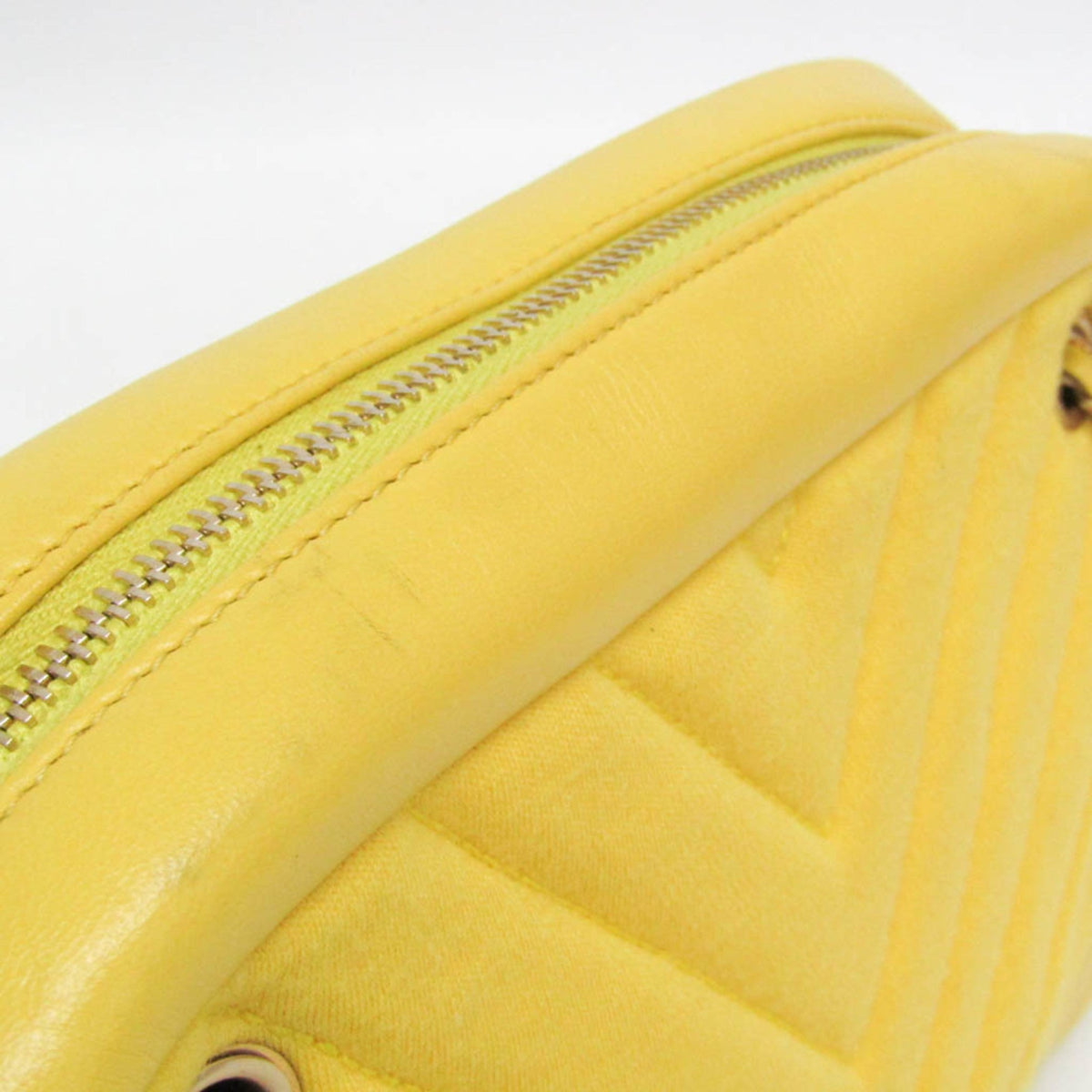 PRE-OWNED Chanel Chevron V-Stitch · Lamb Leather