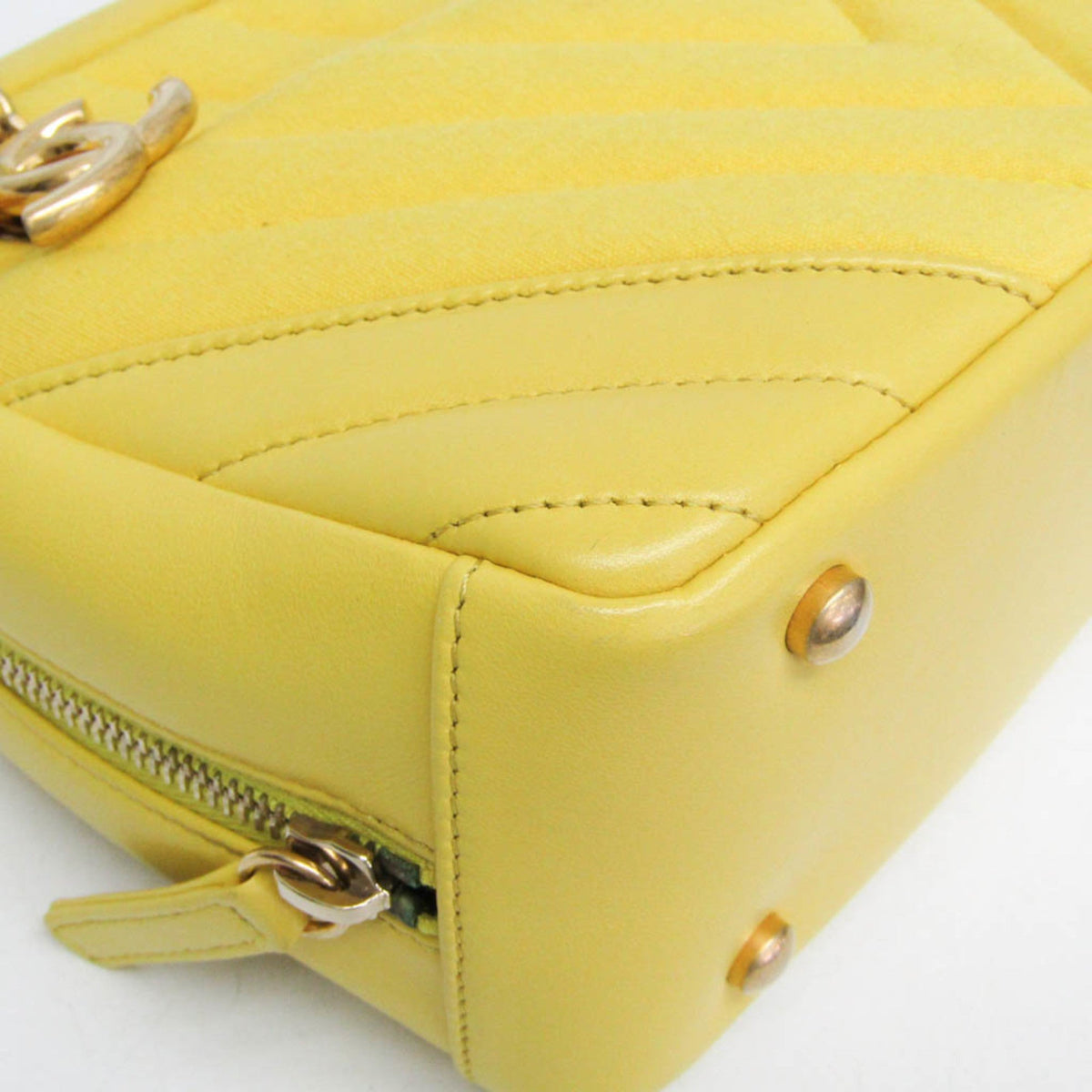 PRE-OWNED Chanel Chevron V-Stitch · Lamb Leather
