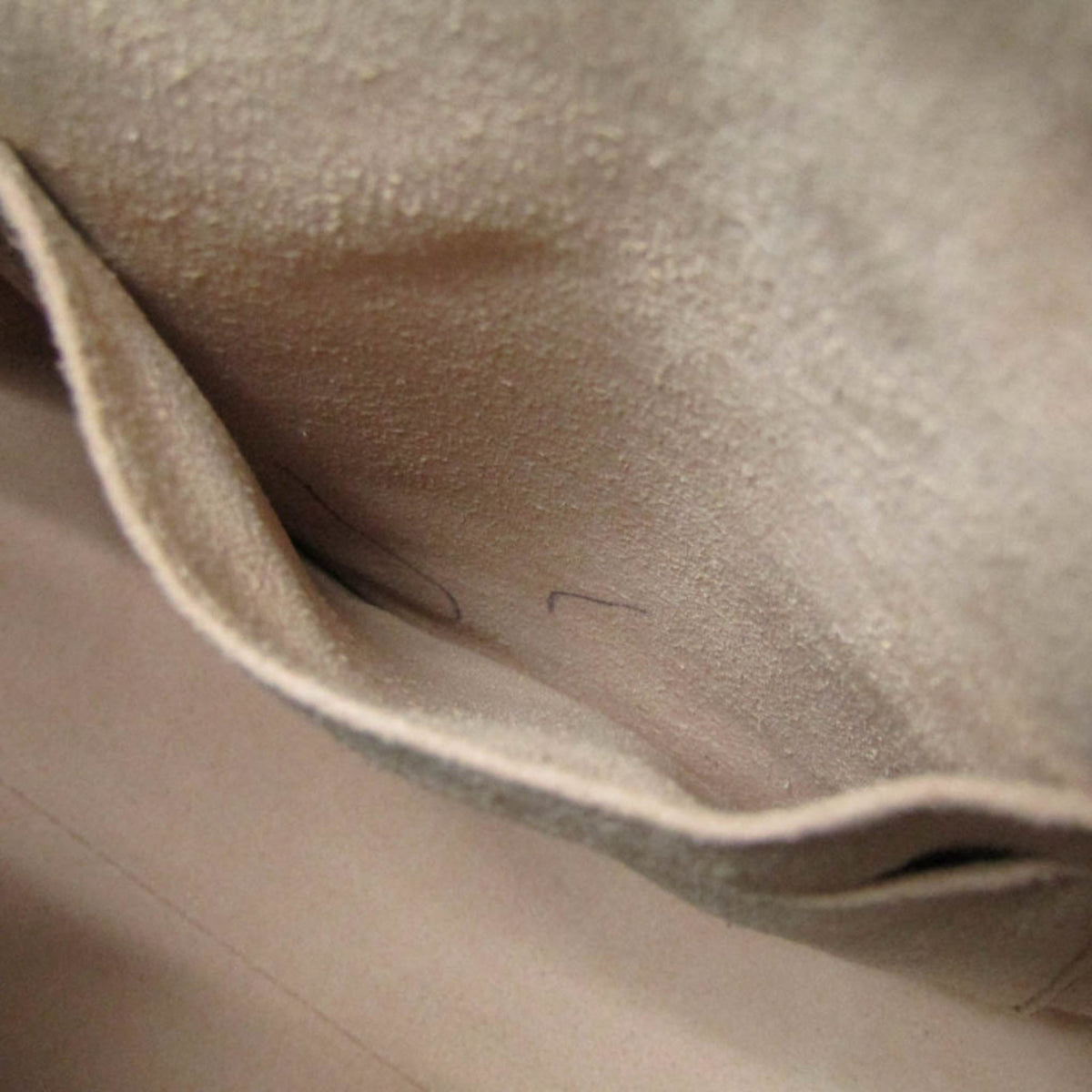 PRE-OWNED Gucci Guccissima · Calfskin · Gold Hardware