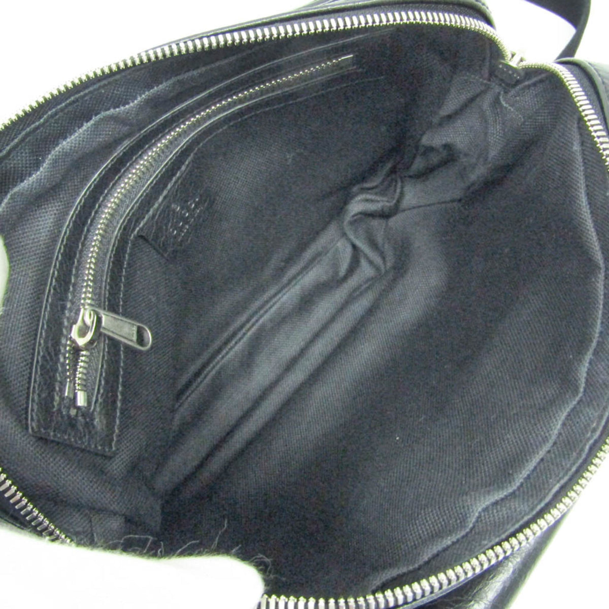 PRE-OWNED Gucci Messenger · Leather Crossbody