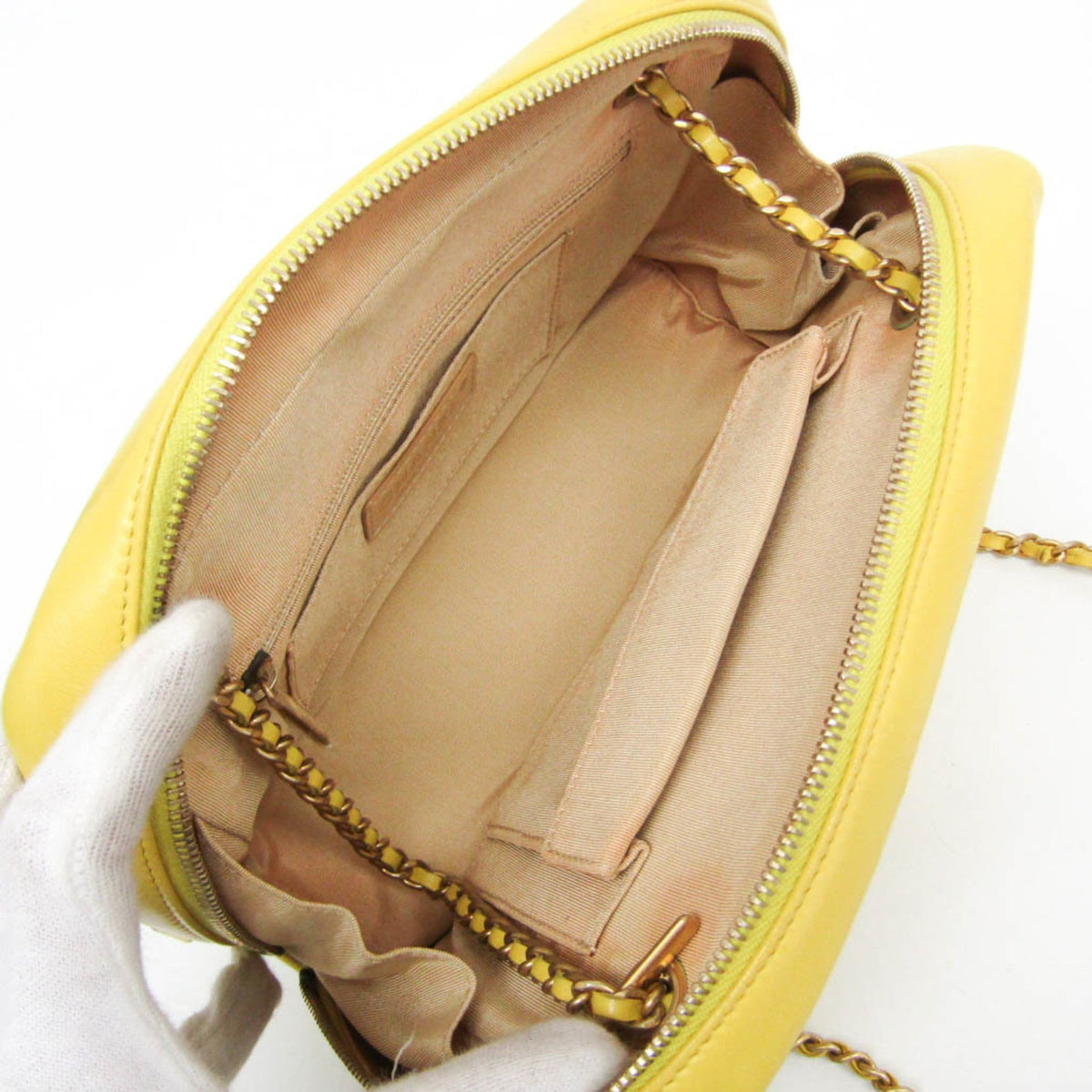 PRE-OWNED Chanel Chevron V-Stitch · Lamb Leather