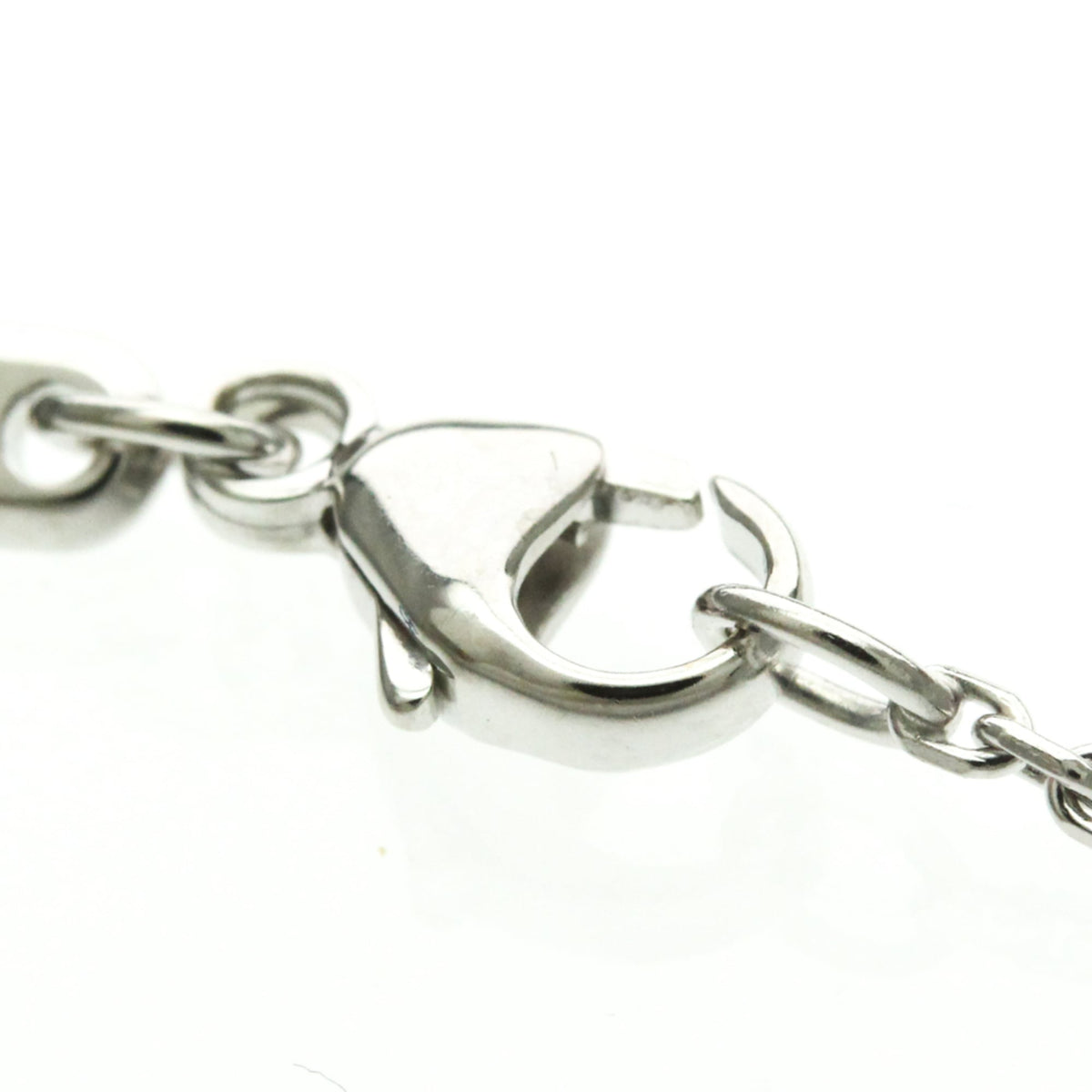 PRE-OWNED Chopard Happy Diamonds · 18K White Gold