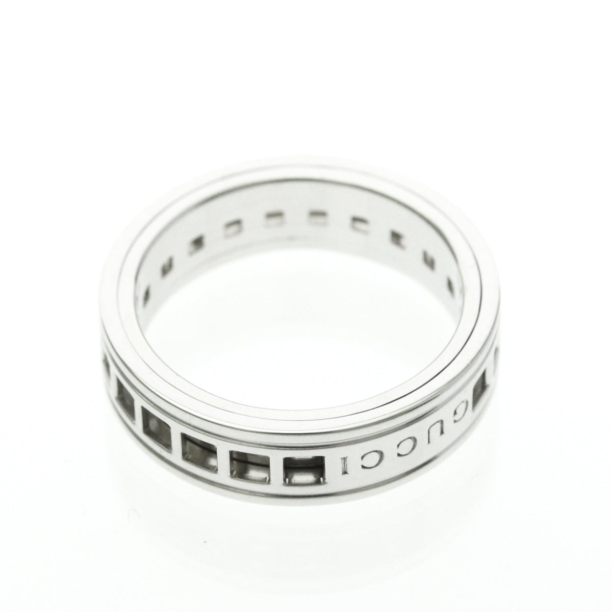 PRE-OWNED Gucci Scroll · 18K White Gold Size 6