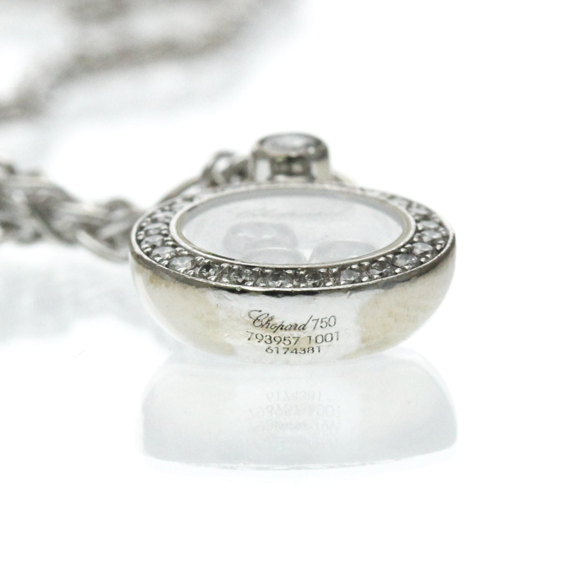 PRE-OWNED Chopard Happy Diamonds · 18K White Gold