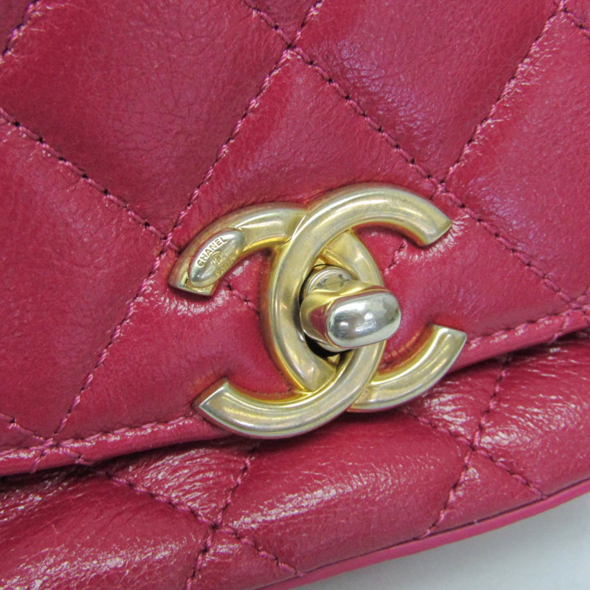 PRE-OWNED Chanel Matelasse · Lambskin