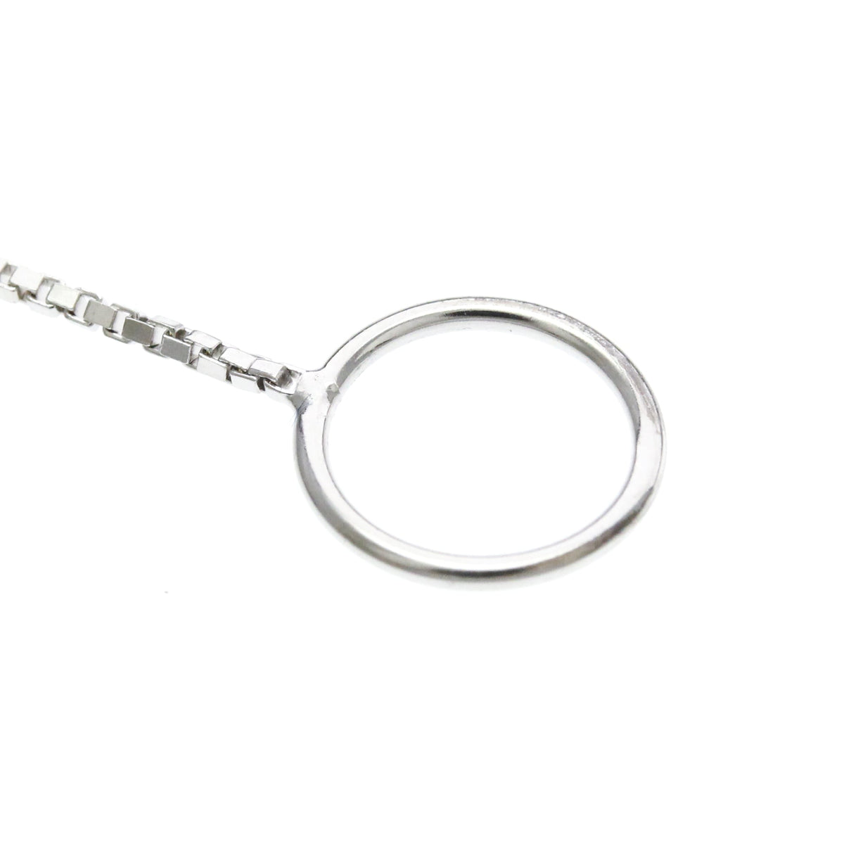 PRE-OWNED Gucci Lariat · 18K White Gold