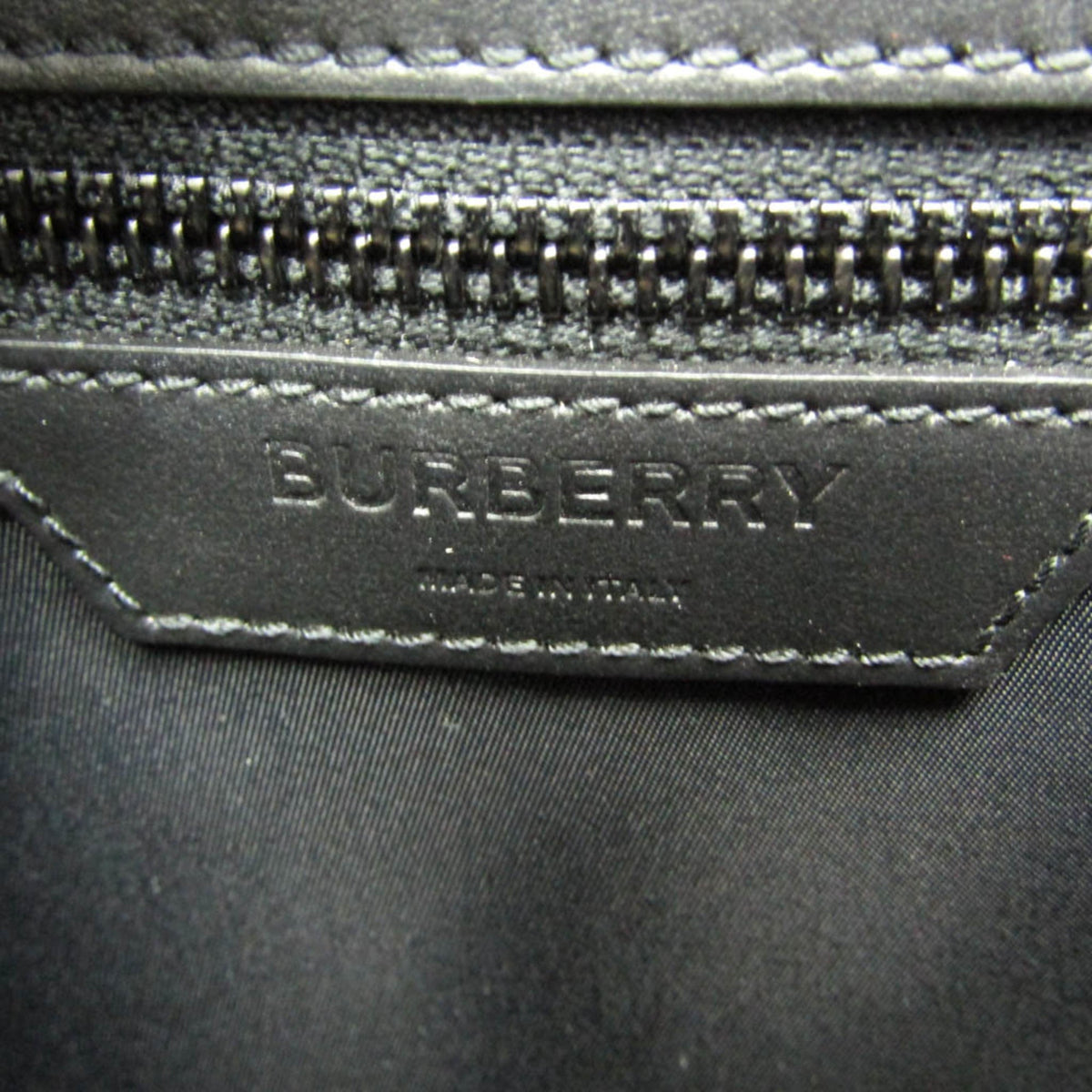 PRE-OWNED Burberry Universal Passport · Leather