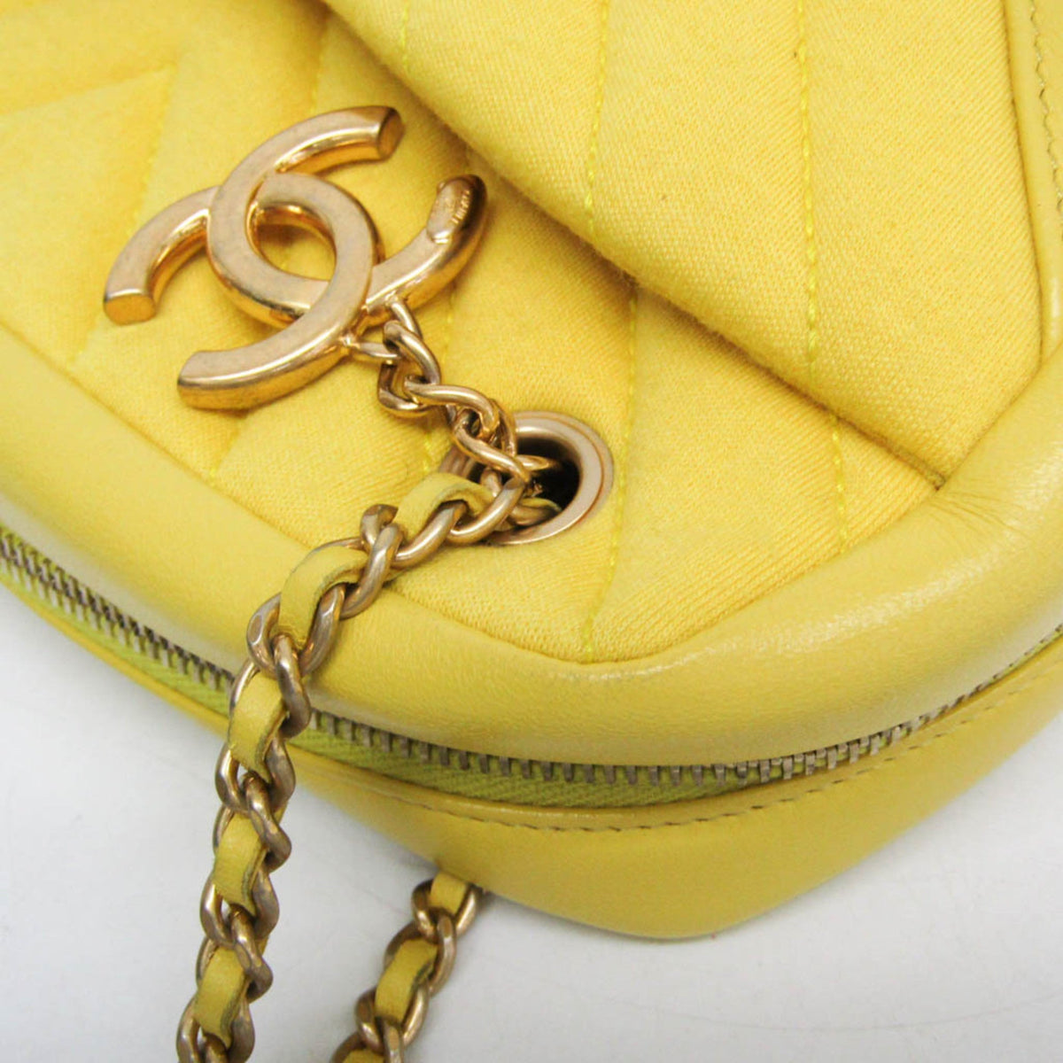 PRE-OWNED Chanel Chevron V-Stitch · Lamb Leather