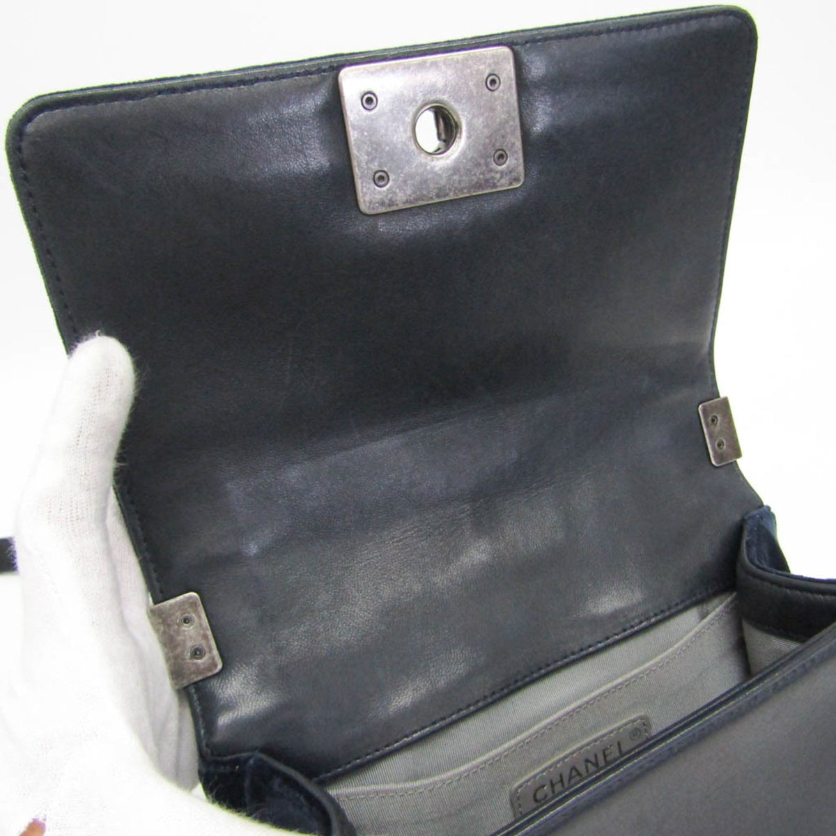 PRE-OWNED Chanel Boy · Velvet · Chain Shoulder Bag