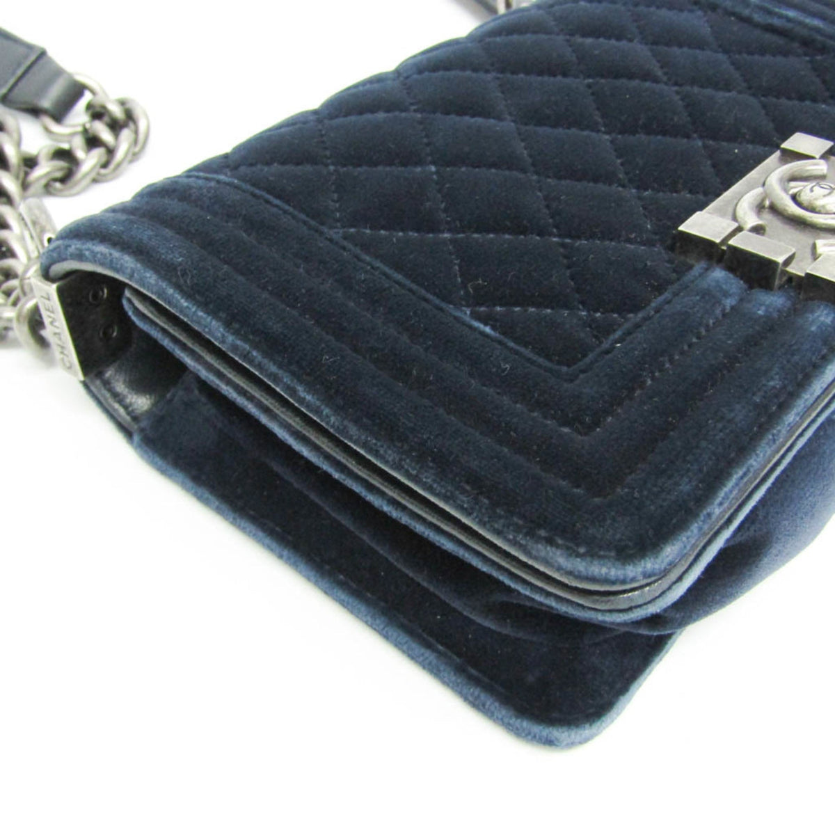 PRE-OWNED Chanel Boy · Velvet · Chain Shoulder Bag