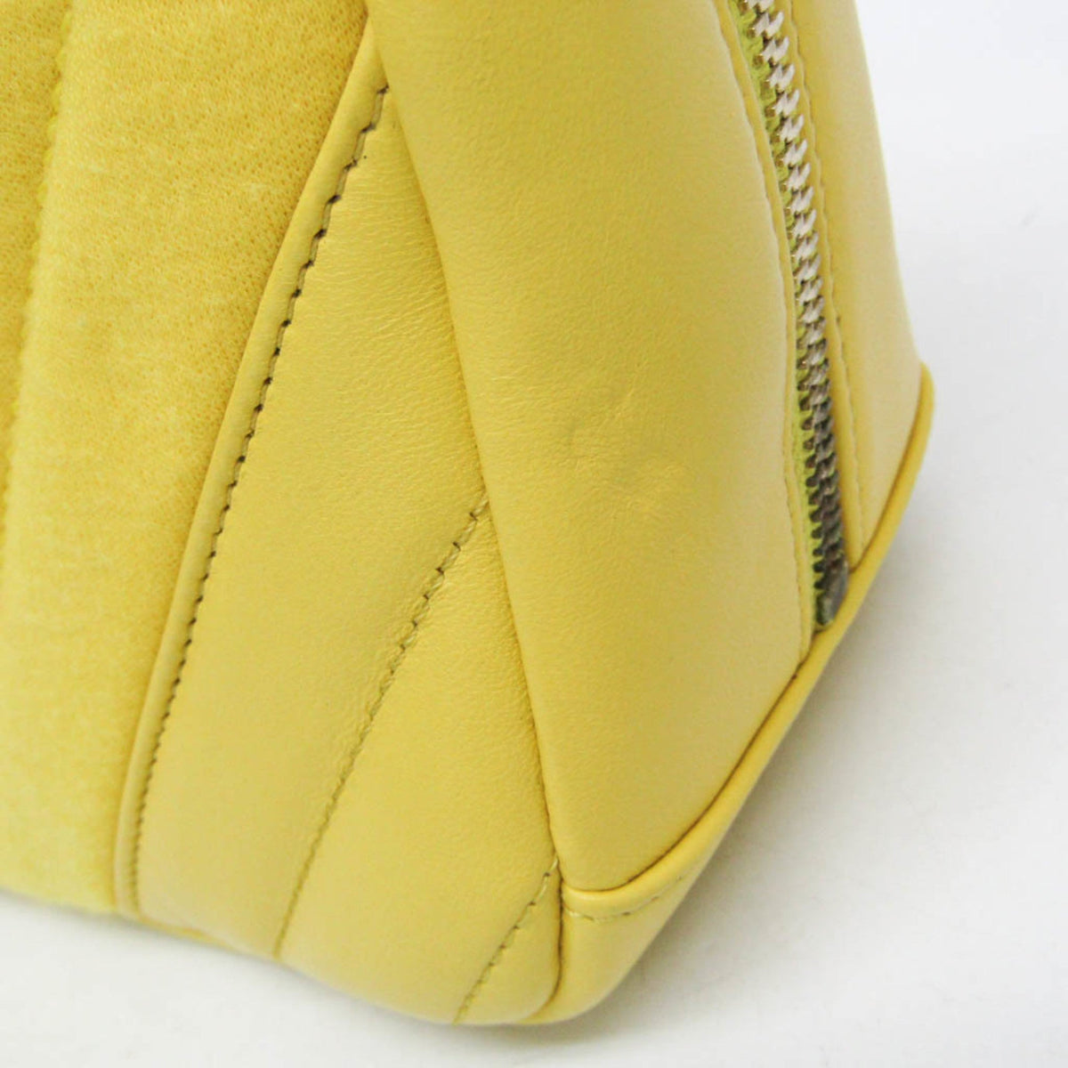 PRE-OWNED Chanel Chevron V-Stitch · Lamb Leather