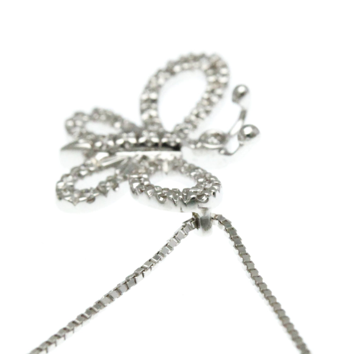 PRE-OWNED Gucci Butterfly · 18K White Gold · Diamond