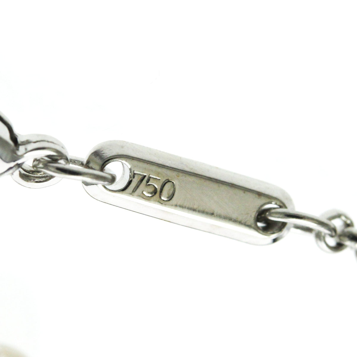 PRE-OWNED Chopard Happy Diamonds Heart · 18K White Gold