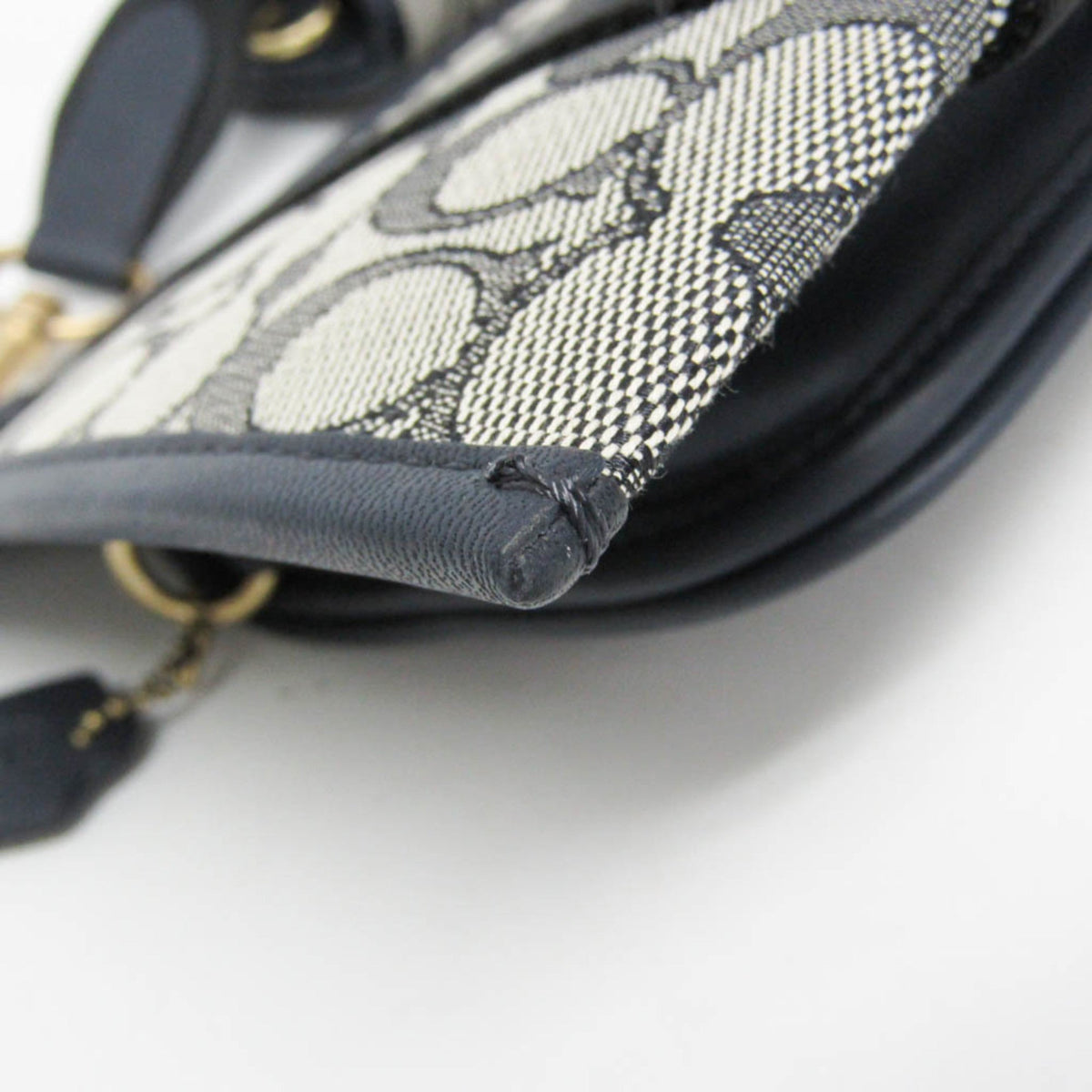 PRE-OWNED Coach Signature · Canvas Shoulder Bag