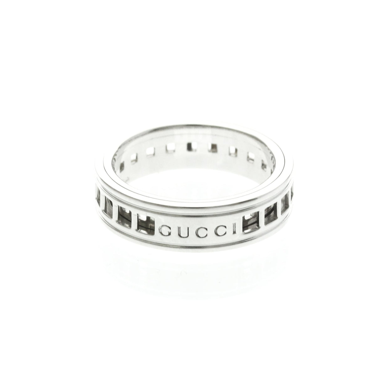 PRE-OWNED Gucci Scroll · 18K White Gold Size 6