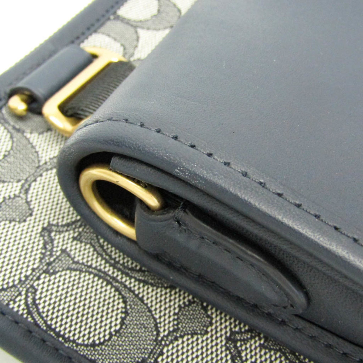 PRE-OWNED Coach Signature · Canvas Shoulder Bag